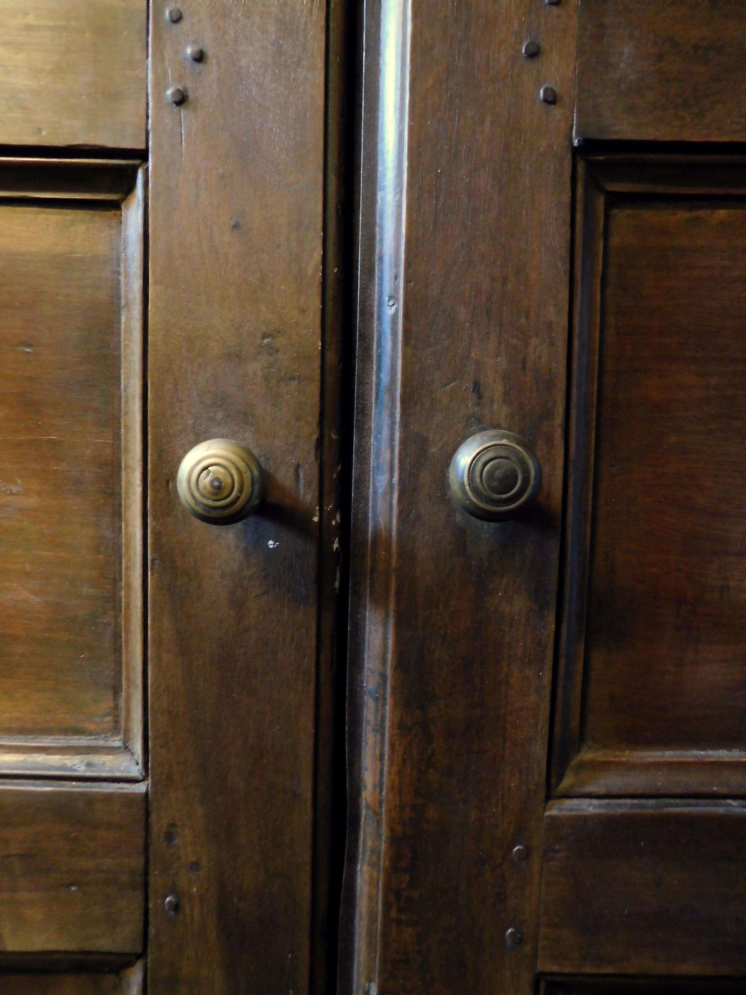 Puerta Principal de Entrada Antigua, Tallada en Nogal con Portal, '700 Italia en venta 6