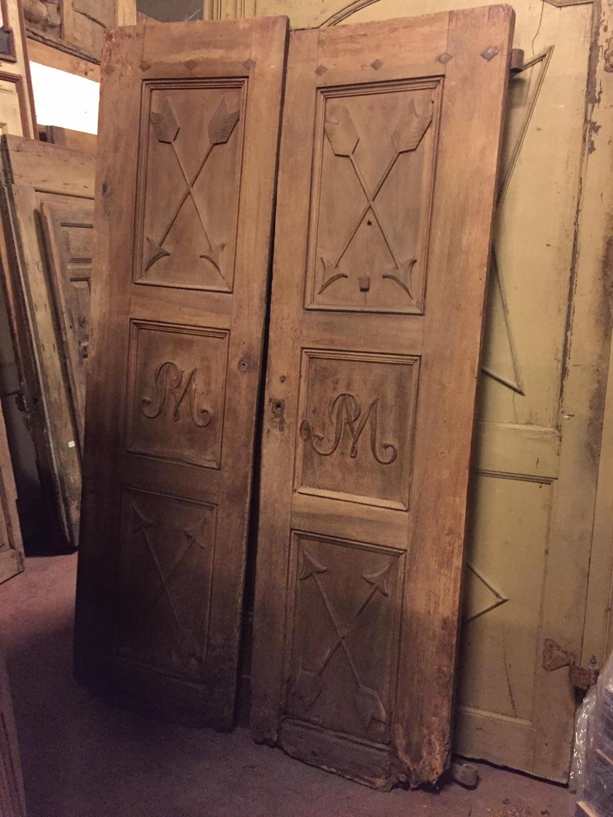 Early 19th Century Antique entrance Walnut Double Door, to restored, '800 Italy For Sale