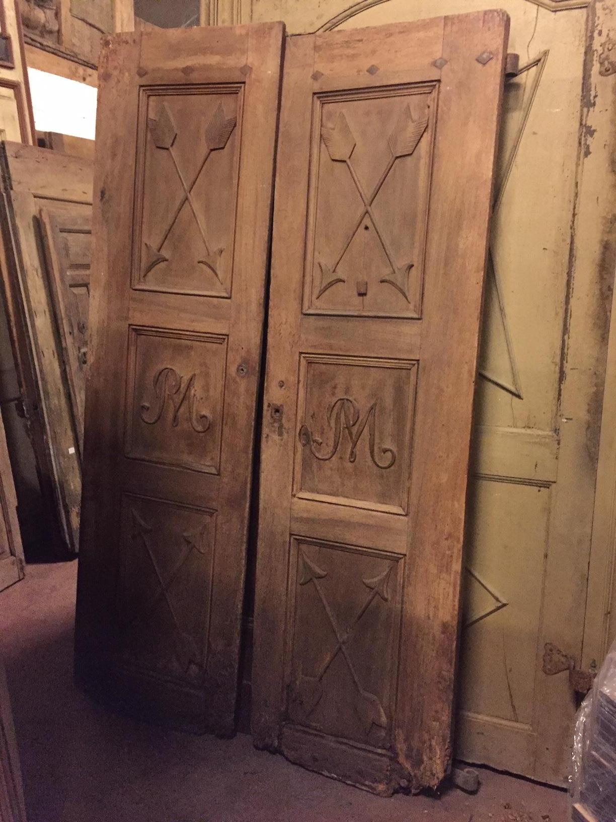 Entrada antigua Puerta doble de nogal, para restaurar, '800 Italia Nogal en venta