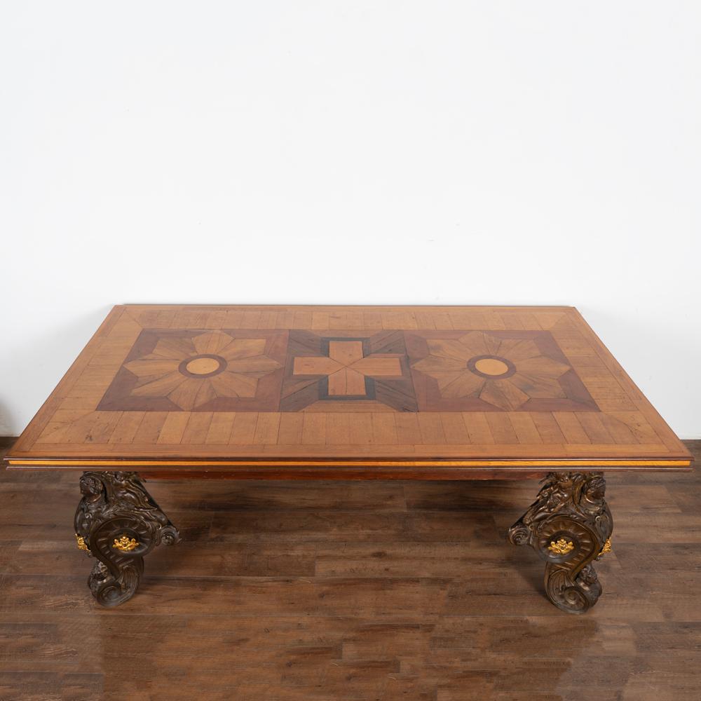 Italiano Antico tavolo da ingresso con piano intarsiato e gambe in bronzo, Italia, 1860-1880 ca. in vendita