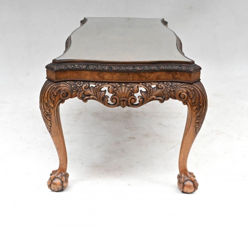 Gorgeous Epstein coffee table in walnut
Great design with ball and claw feet and other carved details
Epstein furniture is named after two London cabinetmakers, Harry and Lou Epstein, who inherited the trade from their father,
Morris Epstein. In the