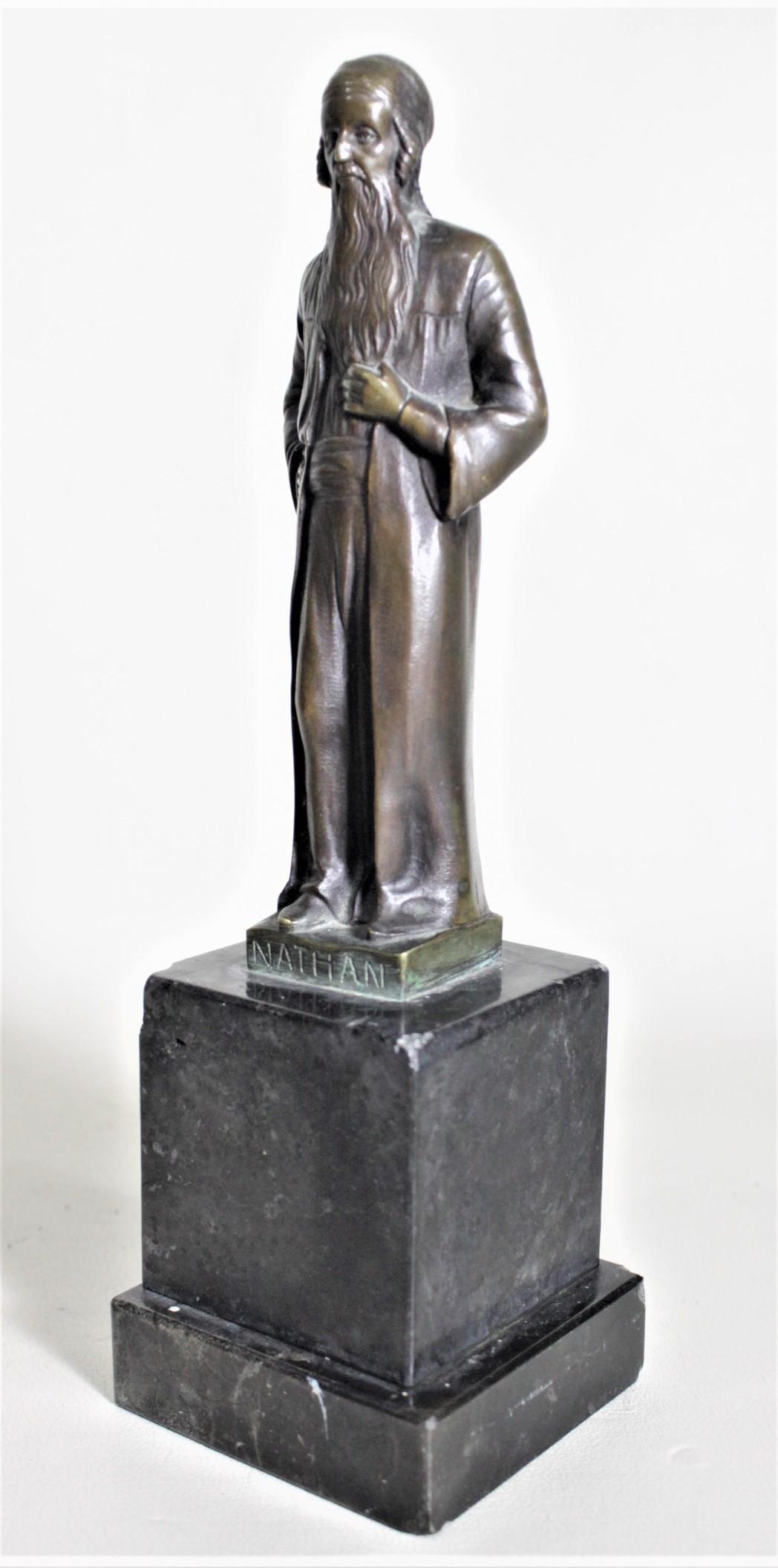 Antike antike Ernest Beck Patinierte Bronzeskulptur „Nathan“ auf schwarzem Marmorsockel (Art déco) im Angebot