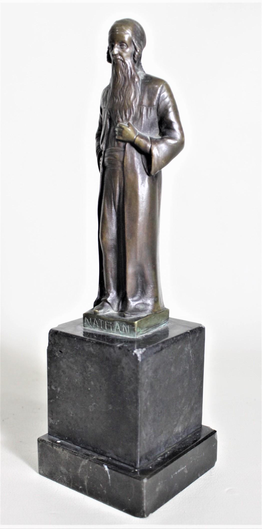 Art Déco Antica scultura in bronzo patinato di Ernest Beck raffigurante 'Nathan' su base di marmo nero in vendita