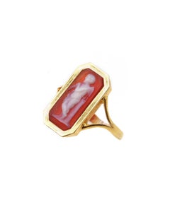 Anillo antiguo con camafeo de Eros en oro de 18 quilates