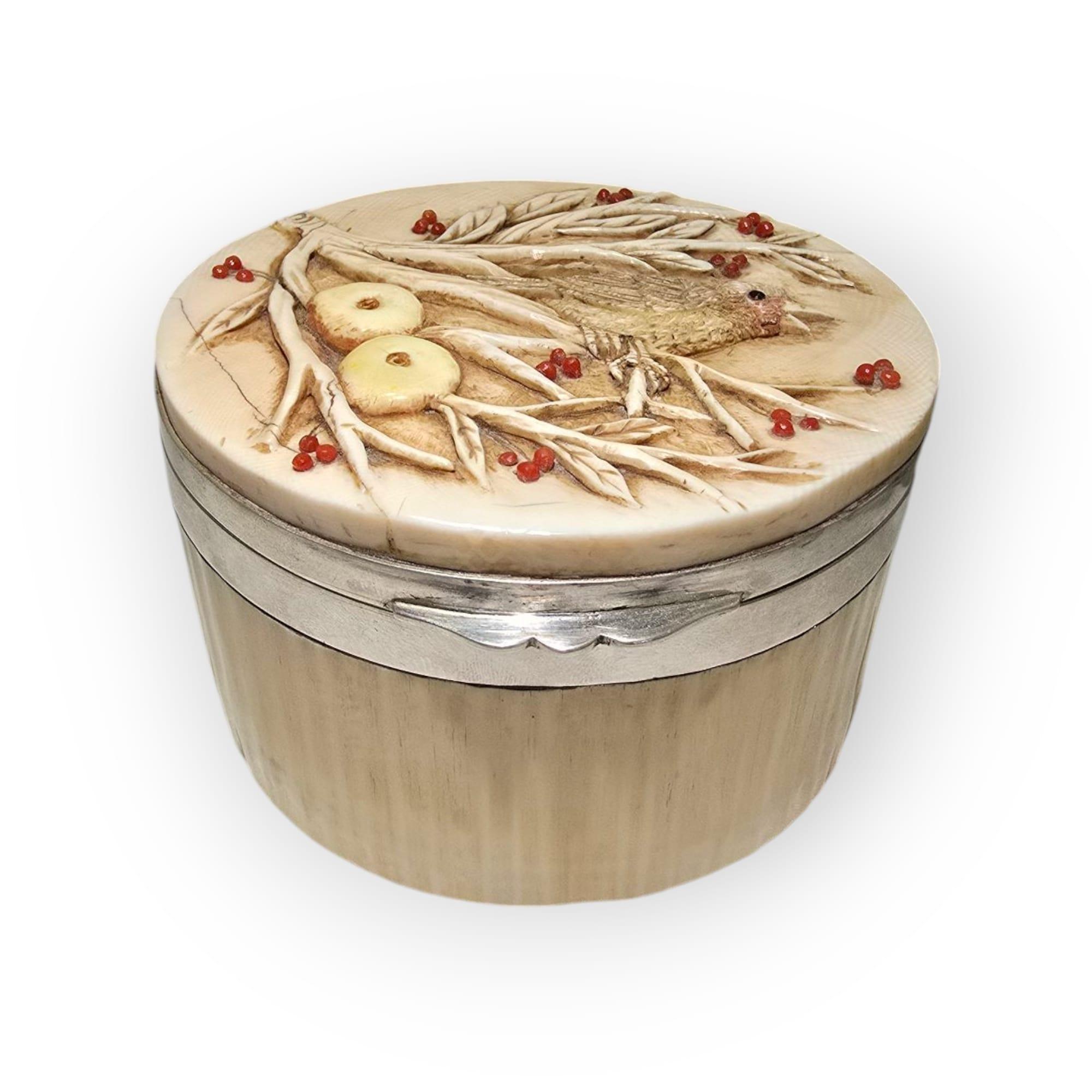 Antique Erotic Silver Box, 19th Century For Sale 6