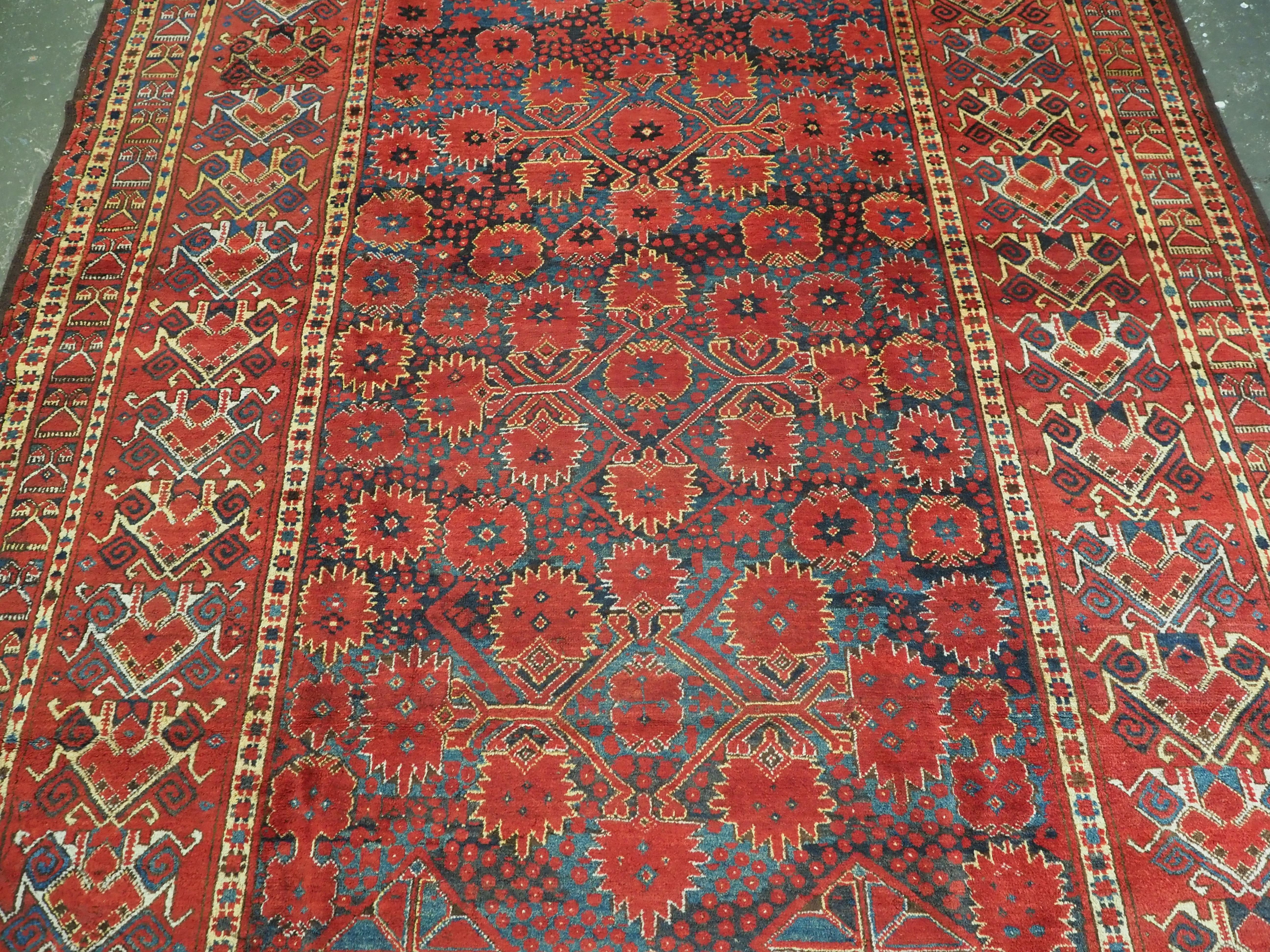 Antique Ersari Beshir Turkmen kelleh carpet of exceptional size.  Circa 1870. In Good Condition For Sale In Moreton-In-Marsh, GB