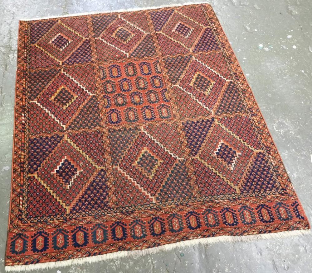 Antiker Beshir-Turkmen-Teppich von kleiner quadratischer Größe; diese Teppiche werden im Allgemeinen als 