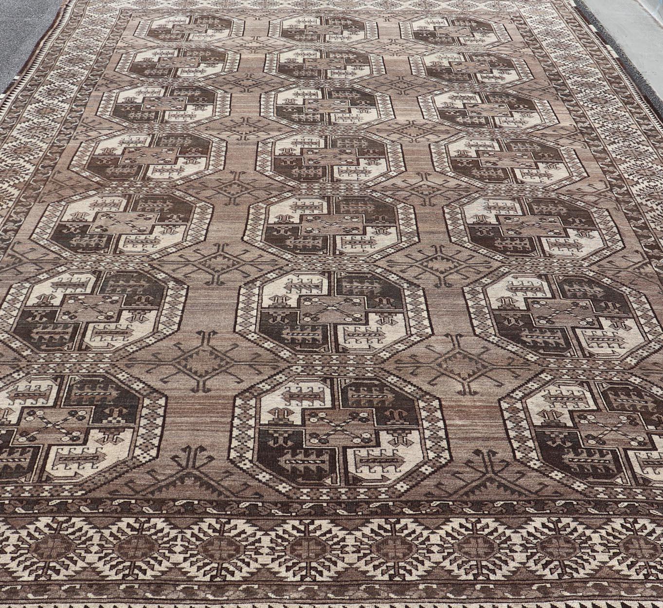 Antiker Ersari-Teppich mit traditionellen Gul-Motiven und subtilen Farben 10'9 x 18'3 im Angebot 8