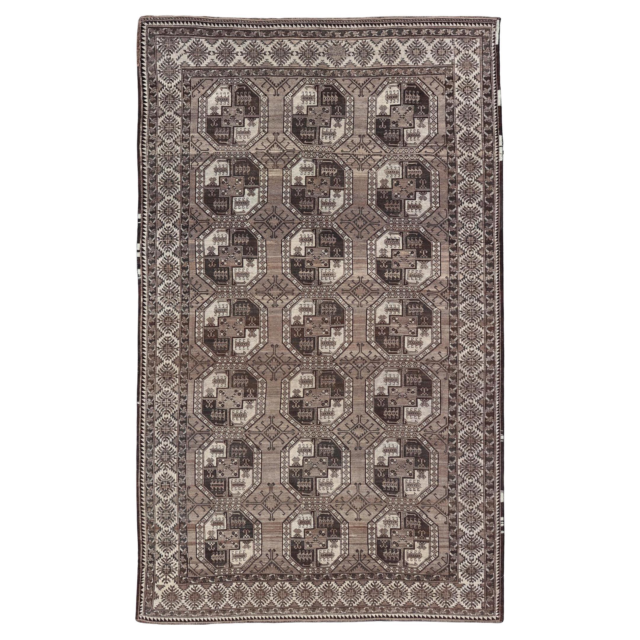 Antiker Ersari-Teppich mit traditionellen Gul-Motiven und subtilen Farben 10'9 x 18'3 im Angebot