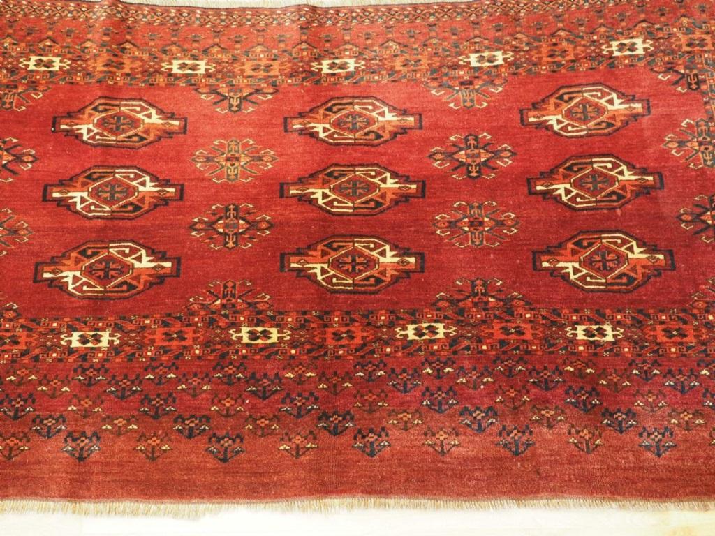 Antique Ersari Turkmen 9 gul chuval of large size
Circa 1900

The chuval is well drawn with nine guls on a madder red ground, the border design and the minor guls are all classic Turkmen designs The elem contains many small flowering shrubs

The
