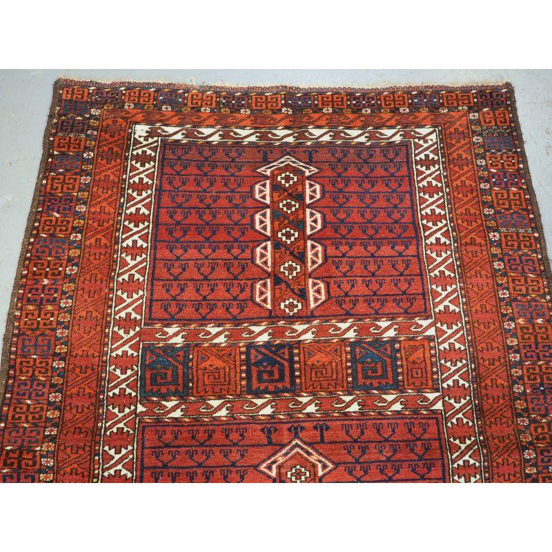 Antique Ersari Turkmen Ensi of Traditional Design In Good Condition For Sale In Moreton-In-Marsh, GB