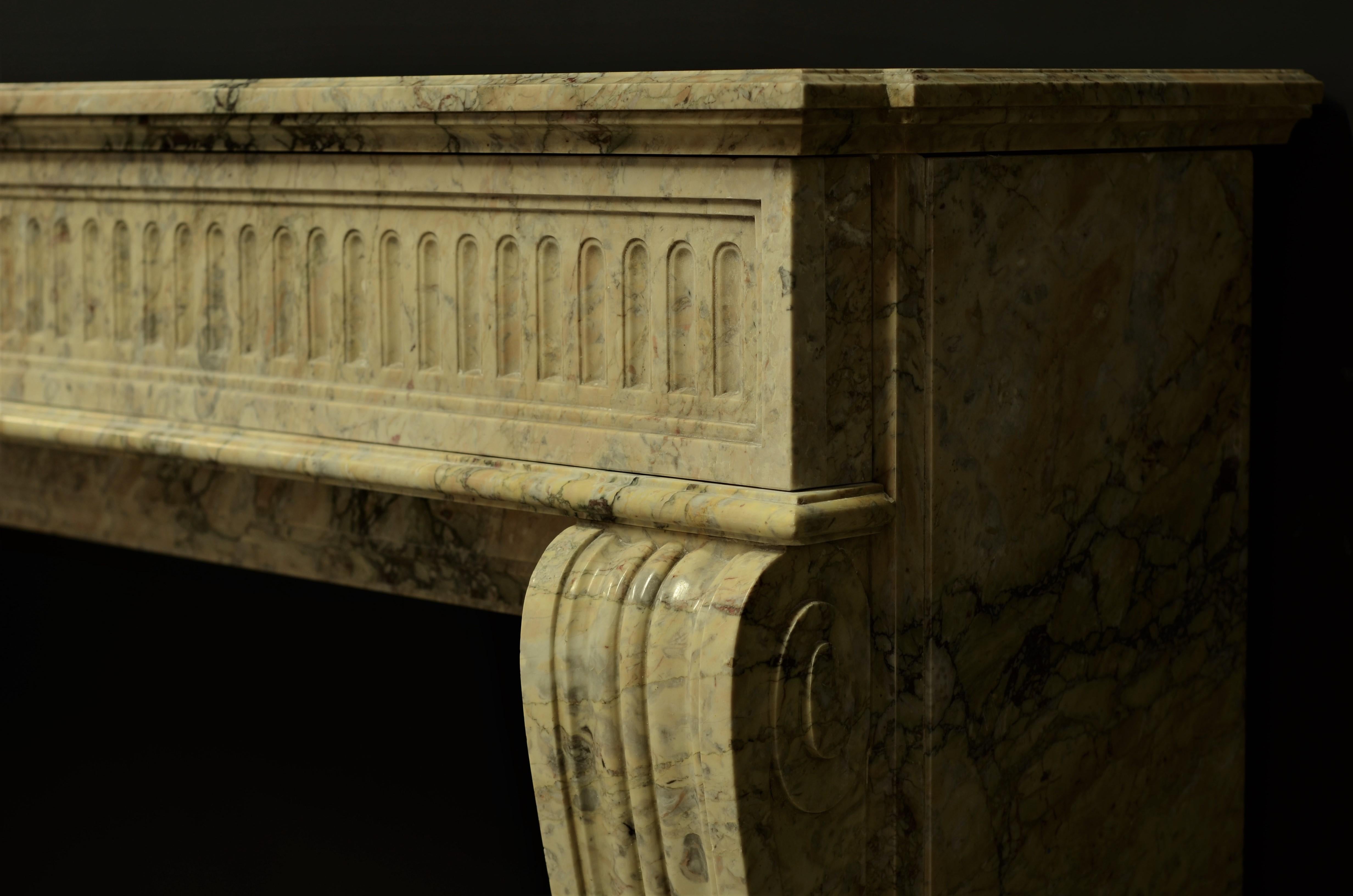 Antique Escallete Marble Louis XVI Fireplace Mantel In Good Condition In Haarlem, Noord-Holland