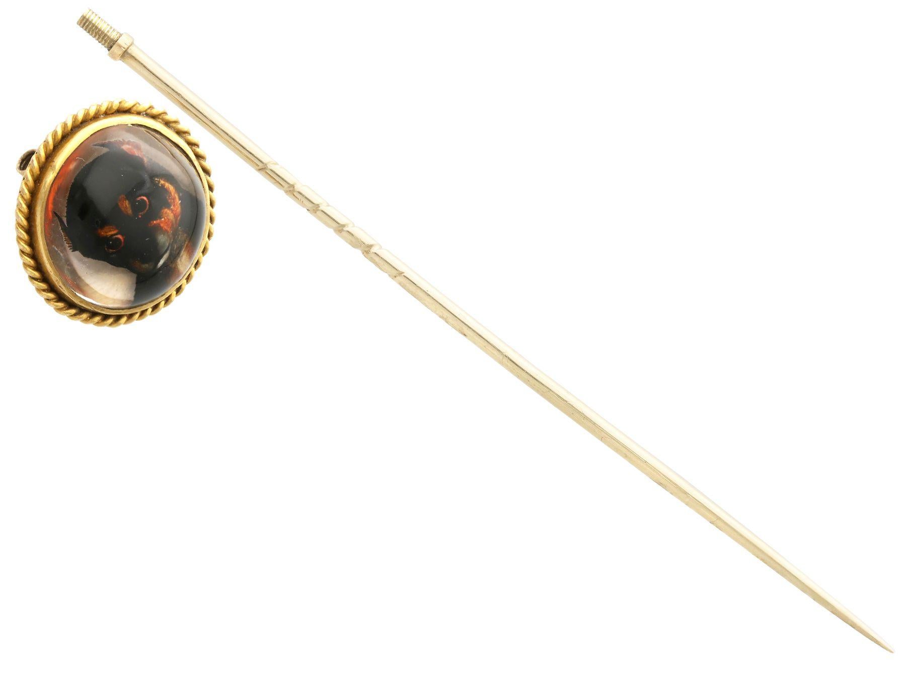 Antike Essex-Kristall- und 9 Karat Gelbgold Hunde-Anstecknadelbrosche für Damen oder Herren im Angebot