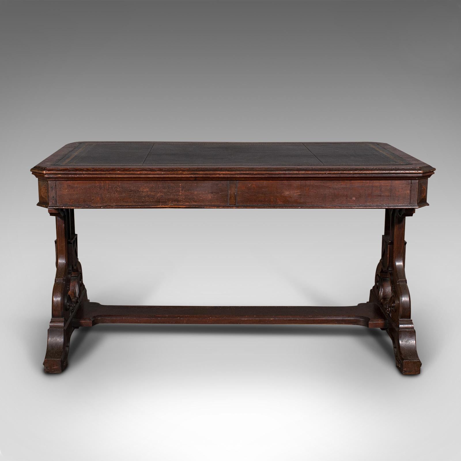 XIXe siècle Bureau ancien écossais, chêne, table de bibliothèque, néo-gothique, victorien en vente