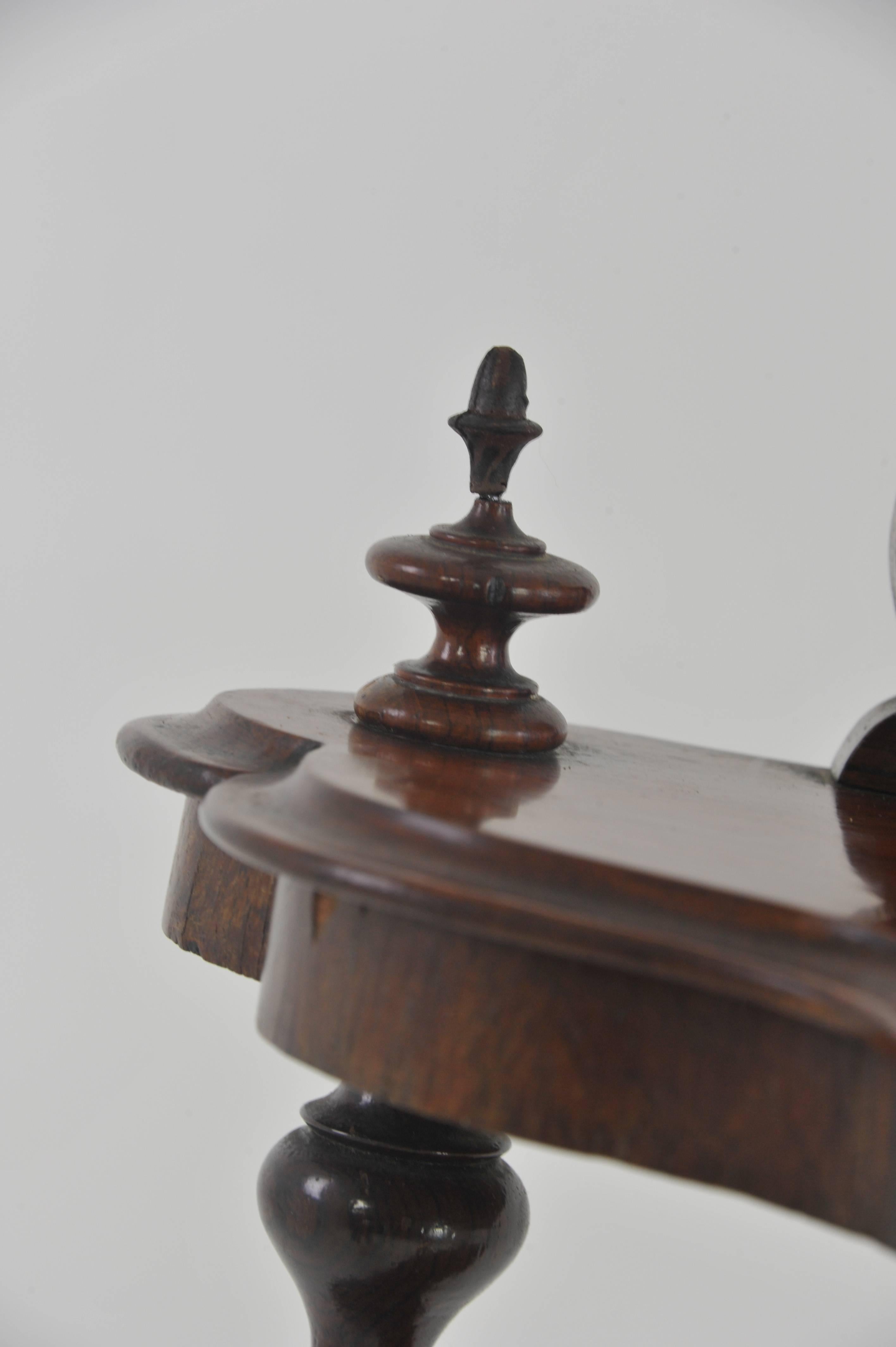 Antique Etagere, Three-Tier Walnut Display, Barley Twist, Scotland, 1870 In Good Condition In Vancouver, BC