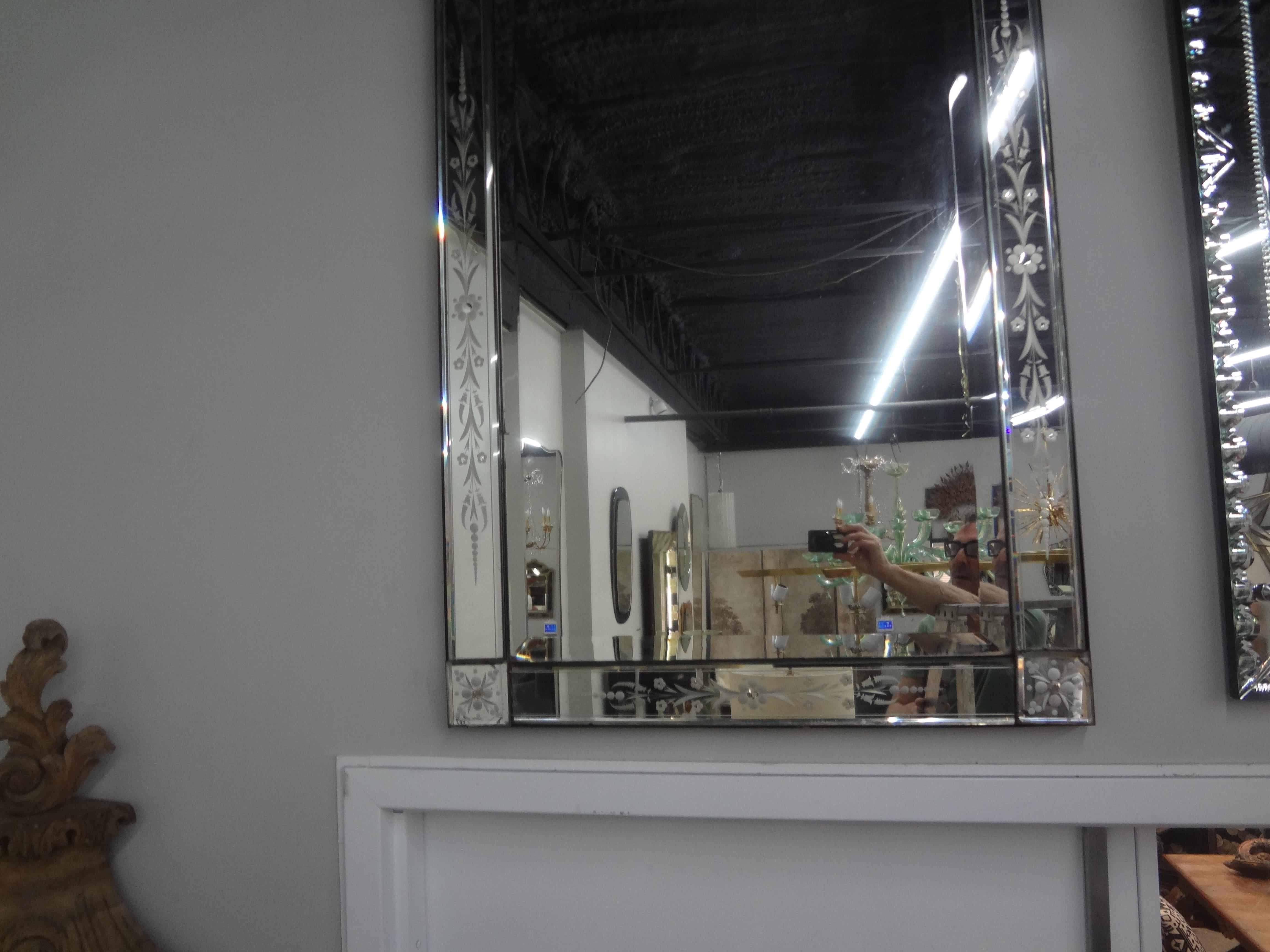 Miroir vénitien antique gravé et biseauté Bon état - En vente à Houston, TX
