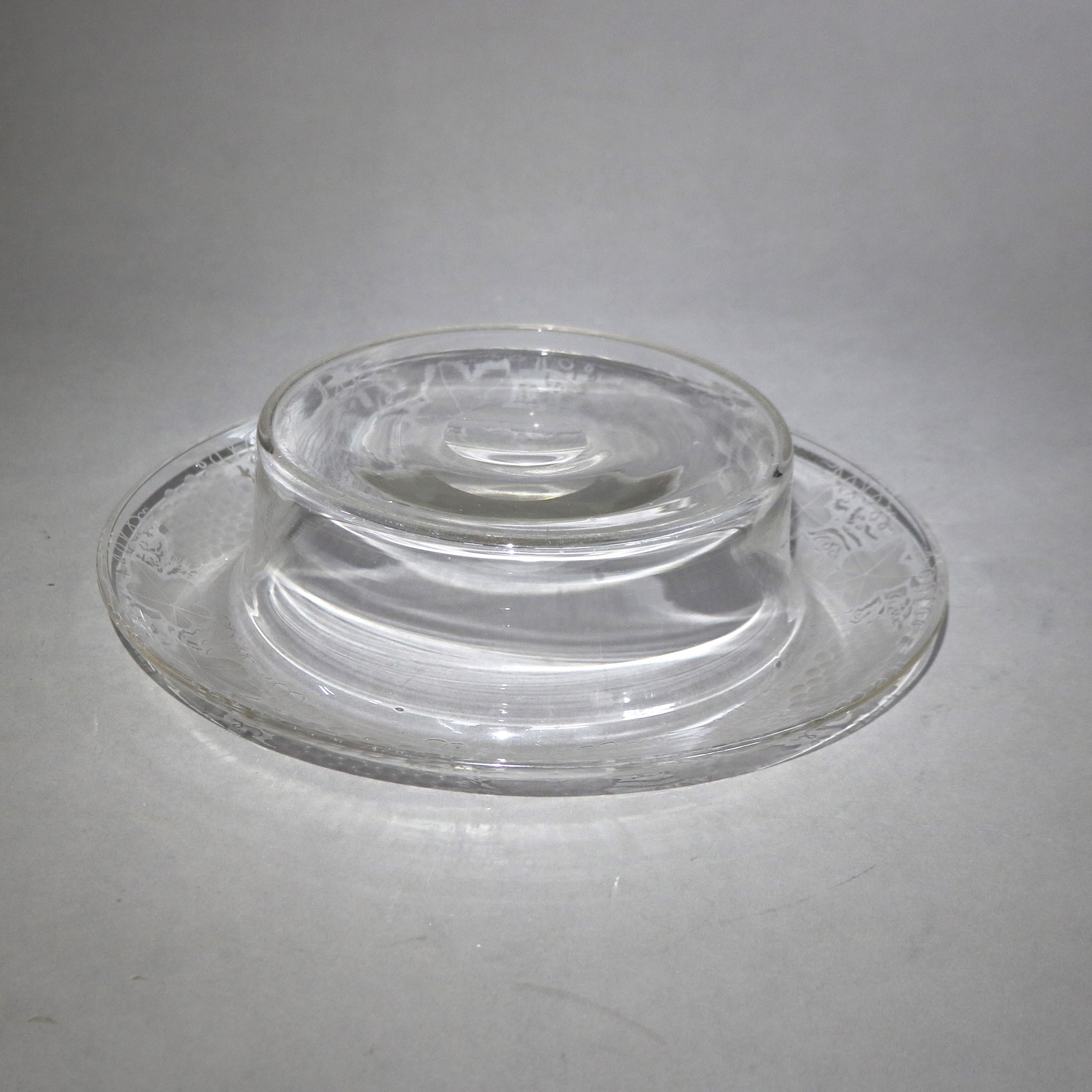 Bol central ancien en verre gravé avec bordure de feuilles de raisin et de vignes, vers 1930 en vente 1