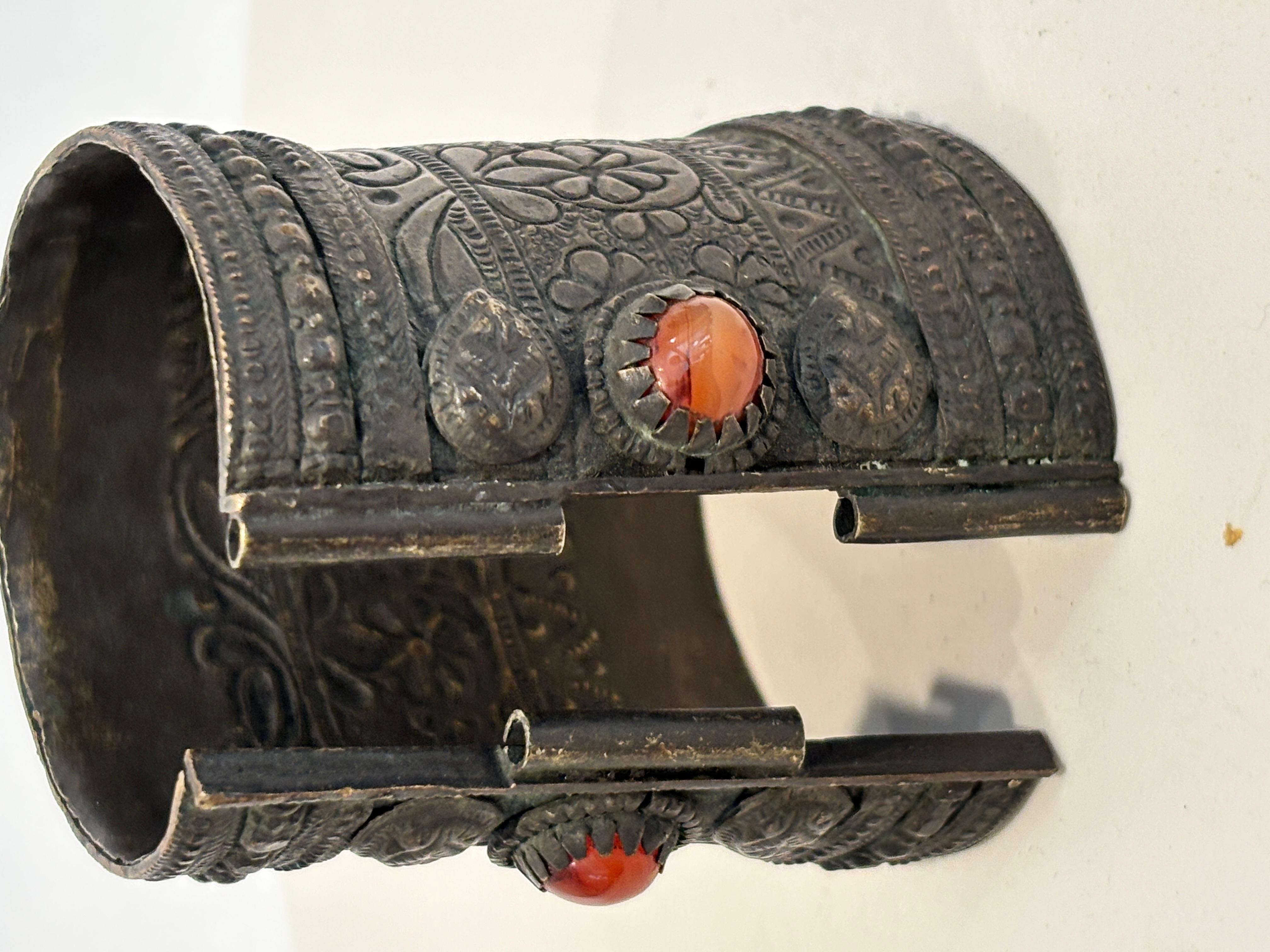 Bracelet manchette ou bracelet de cheville ethnique berbère ancien Afrique du Nord en vente 7