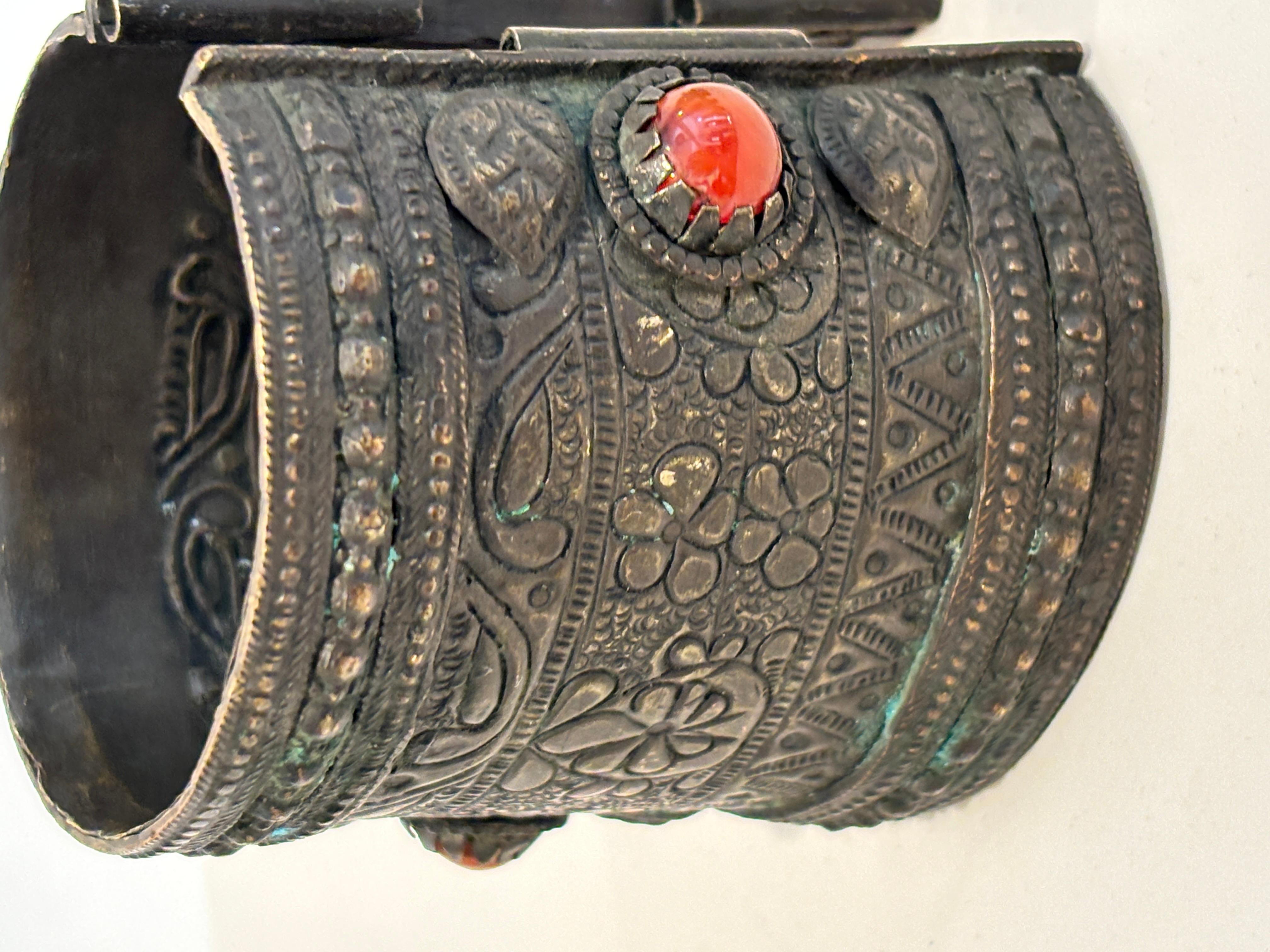 Bracelet manchette ou bracelet de cheville ethnique berbère ancien Afrique du Nord en vente 10