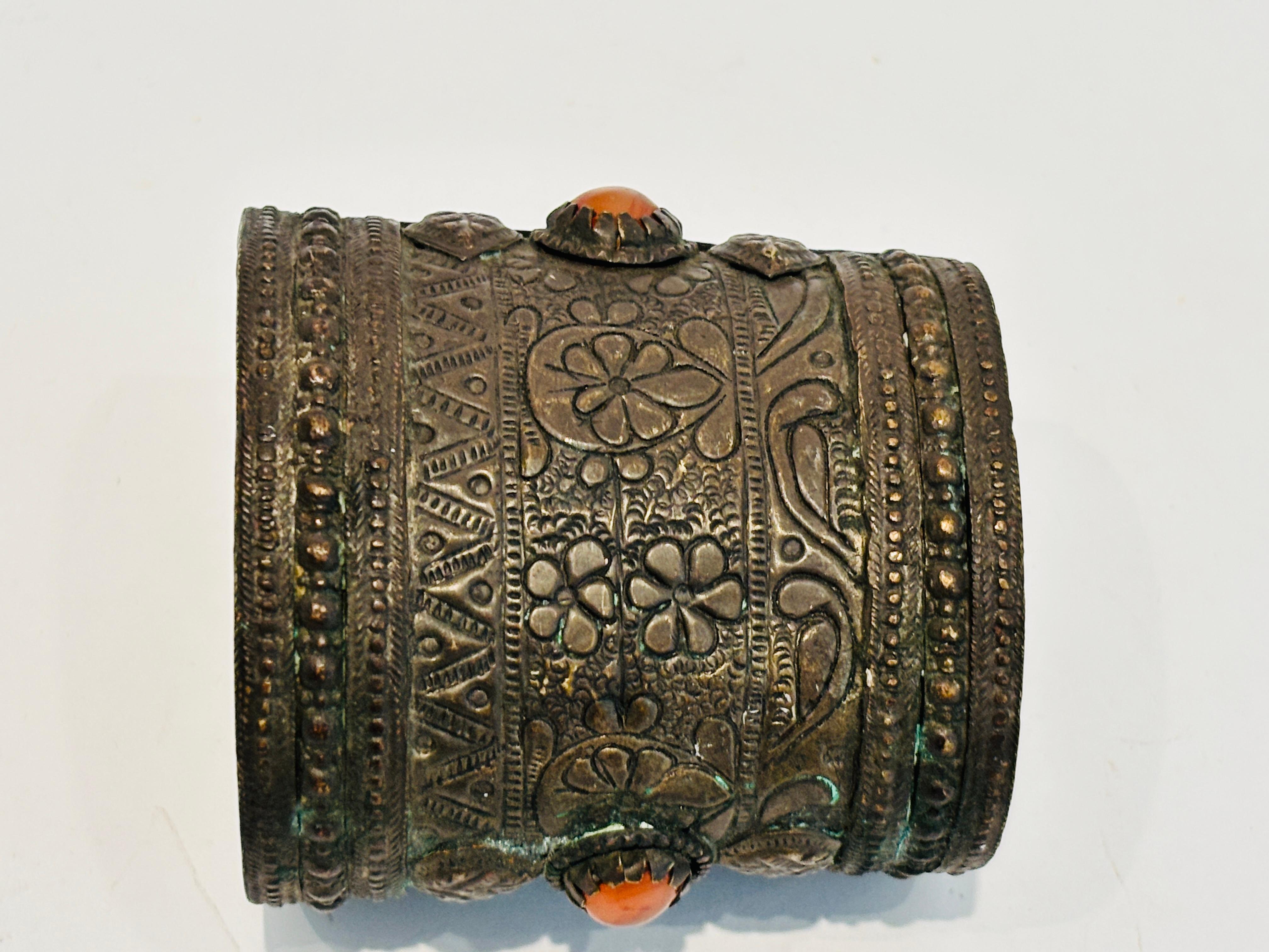 Bracelet manchette ou bracelet de cheville ethnique berbère ancien Afrique du Nord Unisexe en vente