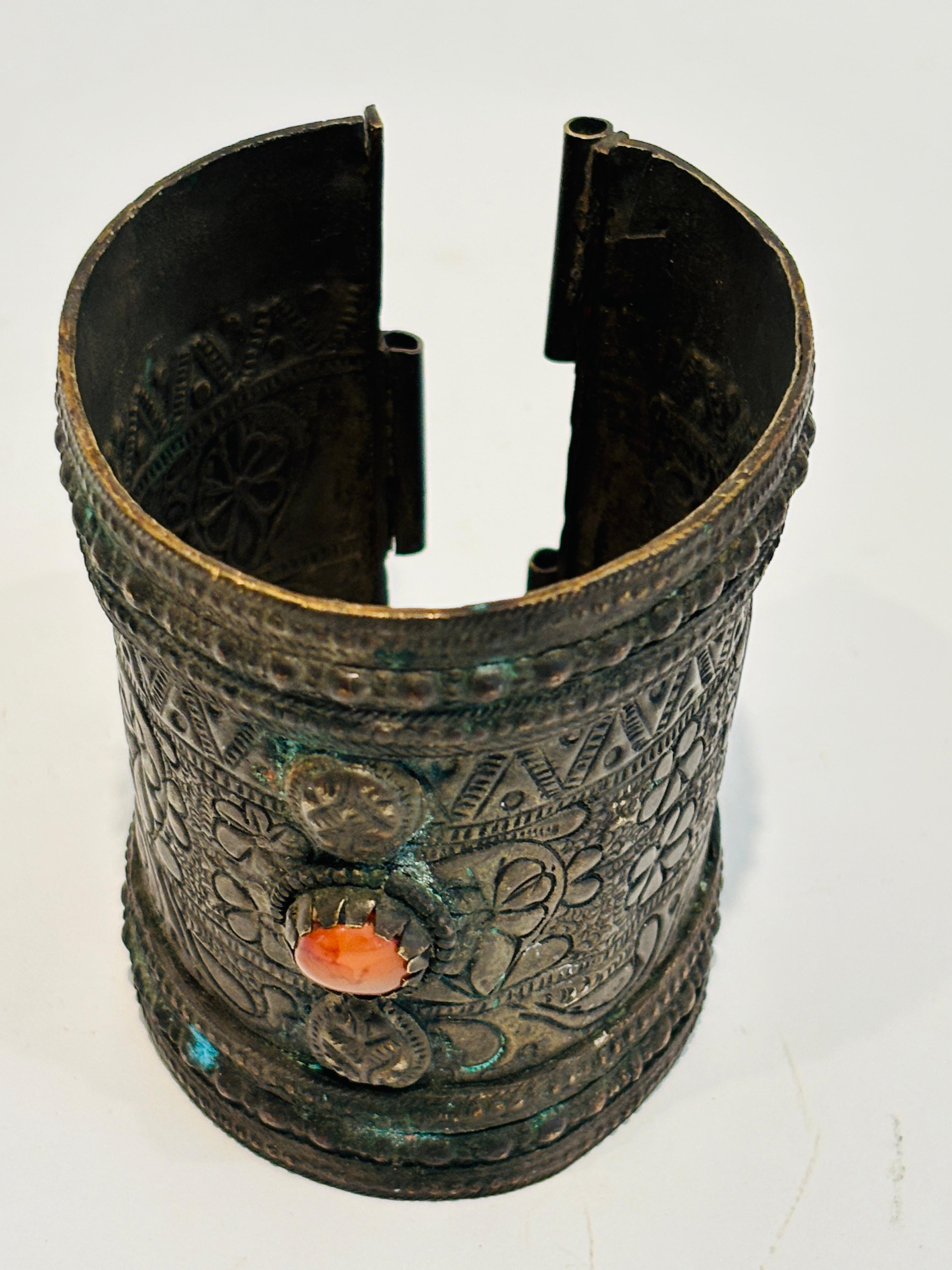 Bracelet manchette ou bracelet de cheville ethnique berbère ancien Afrique du Nord en vente 1