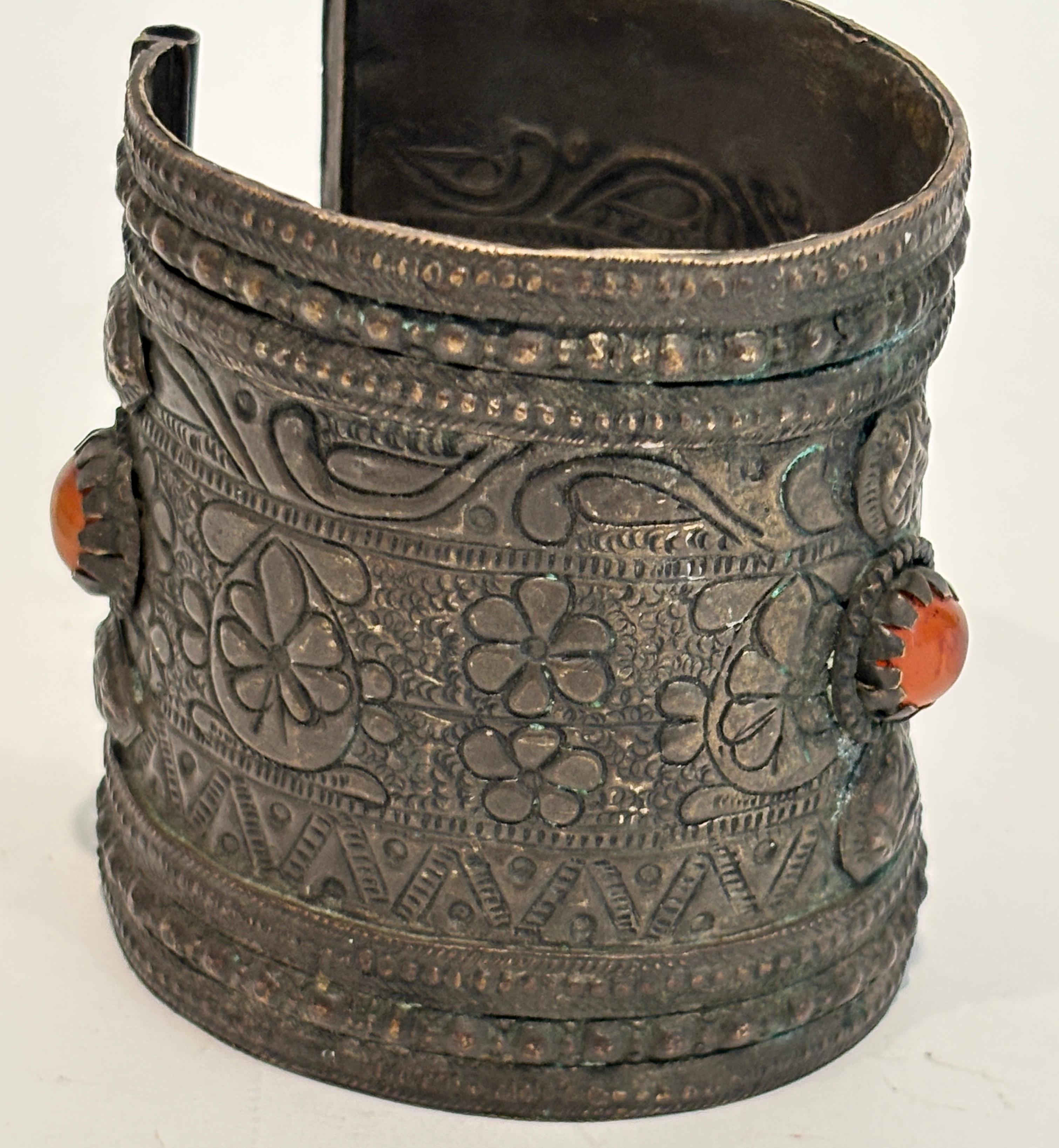 Bracelet manchette ou bracelet de cheville ethnique berbère ancien Afrique du Nord en vente 2