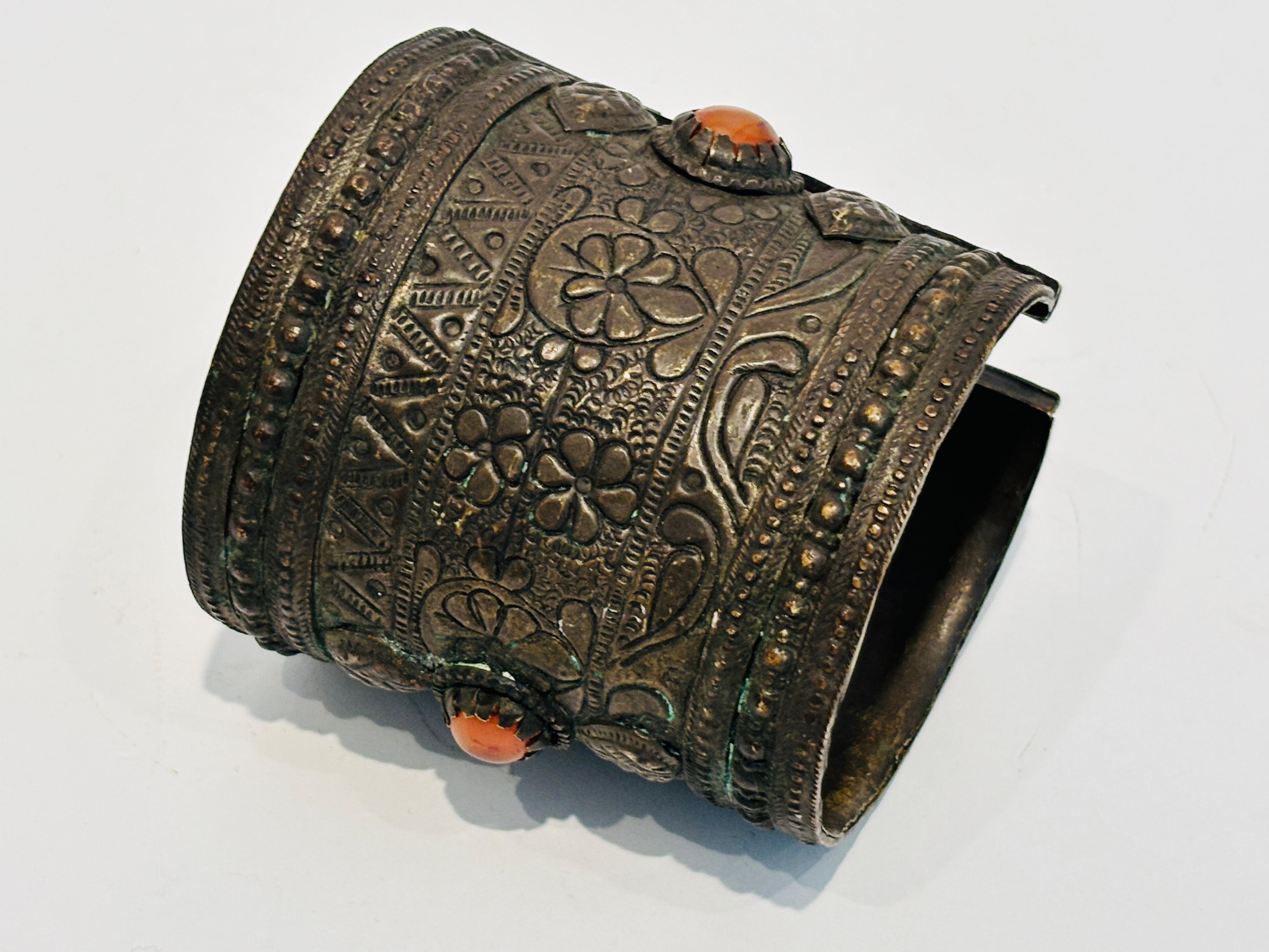 Bracelet manchette ou bracelet de cheville ethnique berbère ancien Afrique du Nord en vente 3