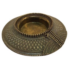 Antikes traditionelles ethnisches Messing-Armband aus Indien mit Ablageschale