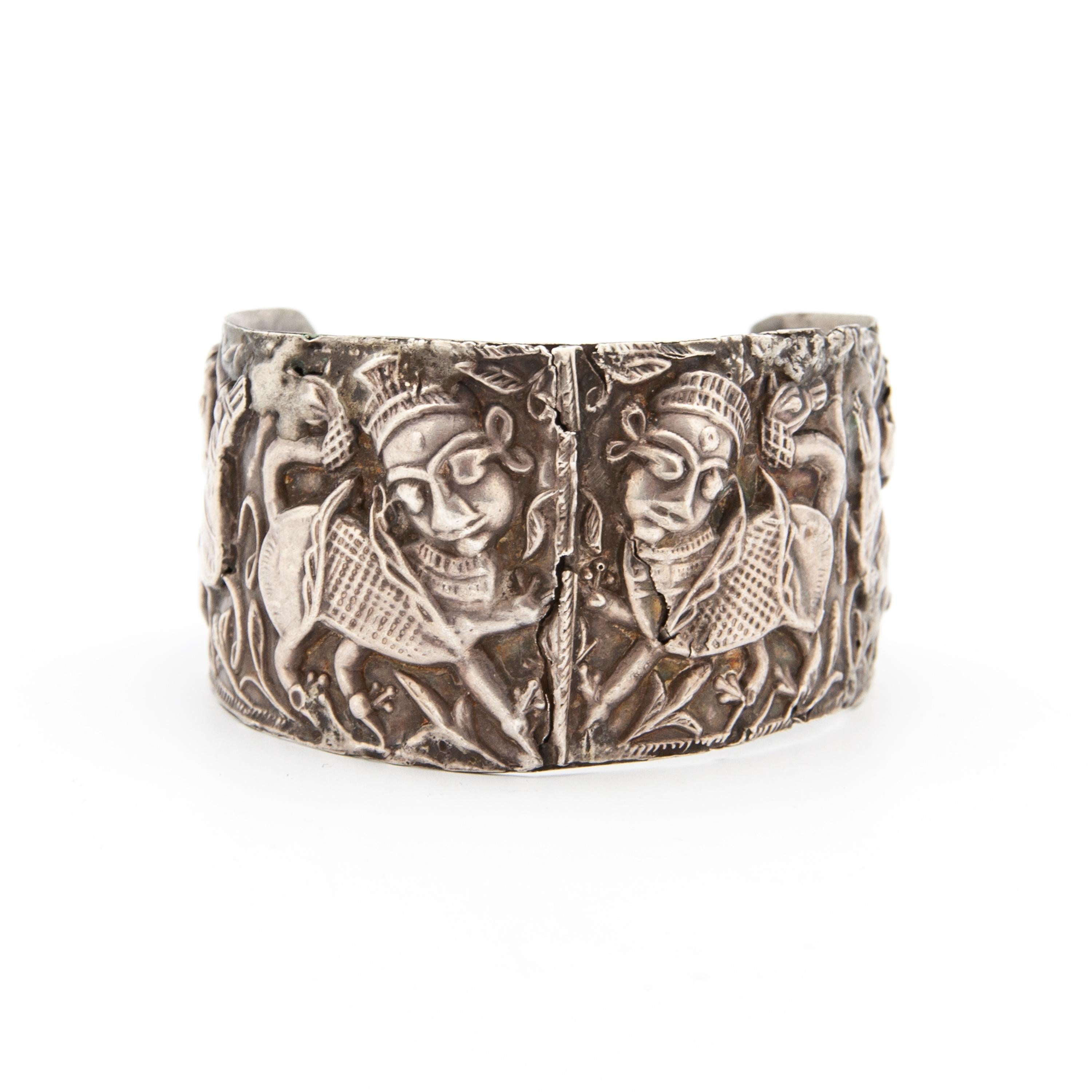 Antique Ethnic Silver Cuff Bracelet with Warrior & Animal Motif In Fair Condition For Sale In Rotterdam, NL