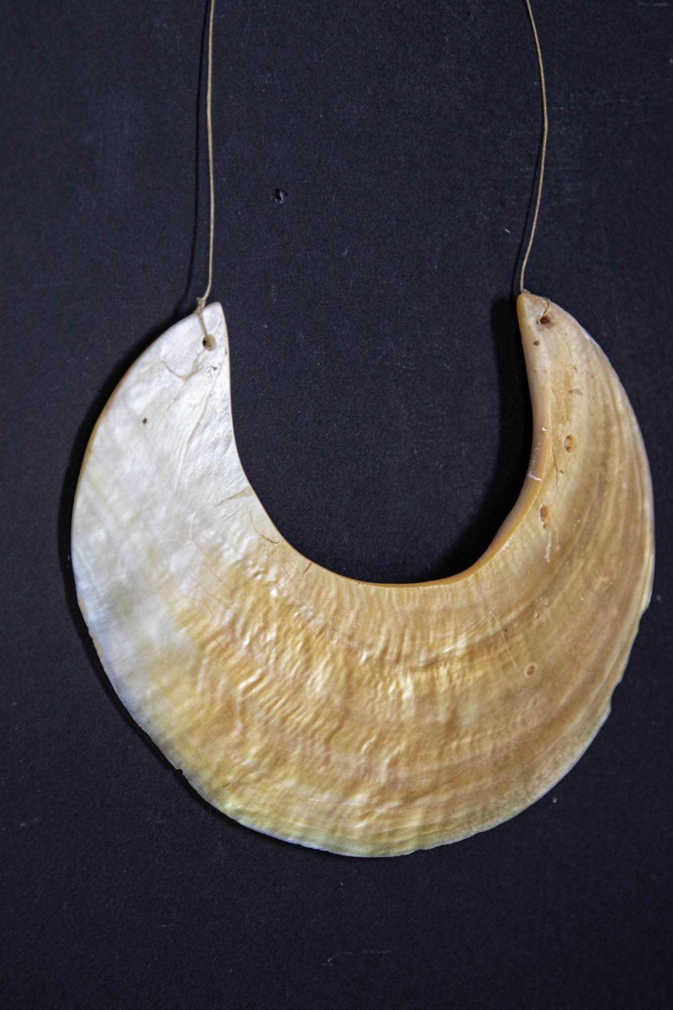 Antique Ethnic Tribal Kina Crescent Shell Necklaces Papua New Guinea Set of 3 For Sale 4