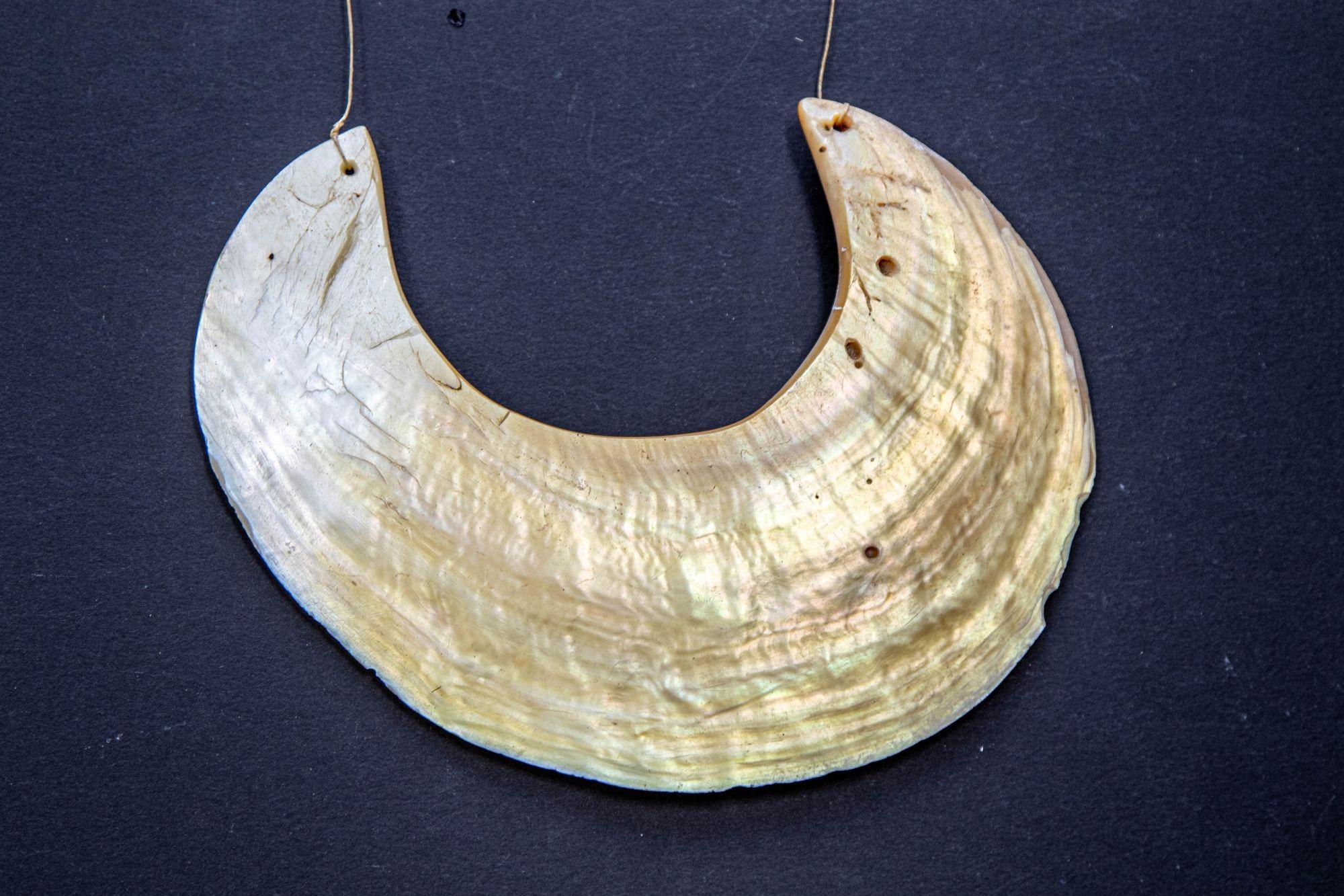 Antique Ethnic Tribal Kina Crescent Shell Necklaces Papua New Guinea Set of 3 For Sale 1