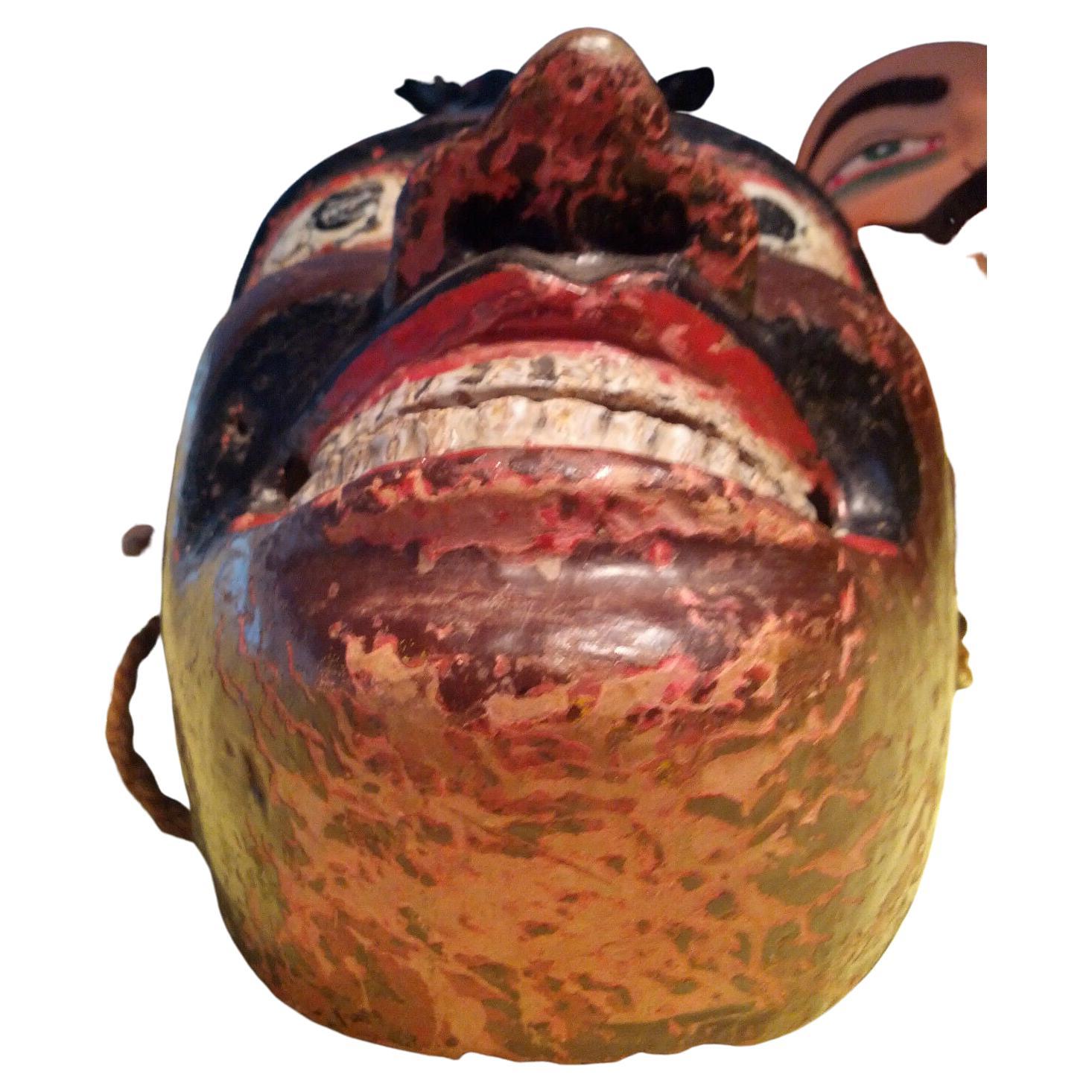 Masque de danse ethnographique ancien en bois polychrome du Sri Lanka Pita Sanniya en vente 1