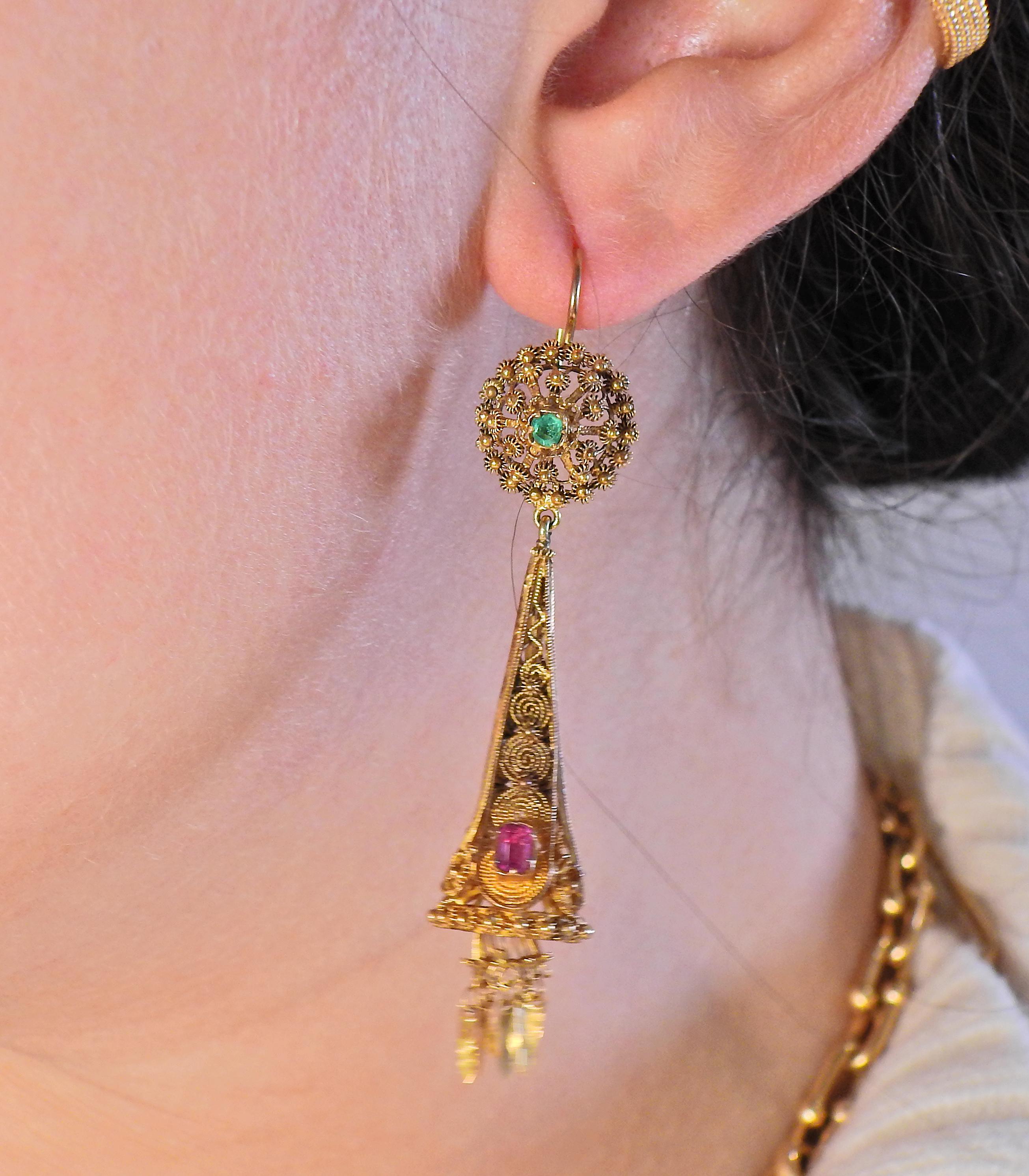Antique Etruscan Emerald Ruby Gold Drop Earrings In Good Condition In New York, NY