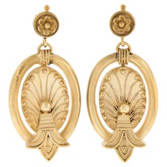 Antike etruskische Revival 18k Gelbgold Dual Finish Floral Tropfenohrringe mit Blumenmuster