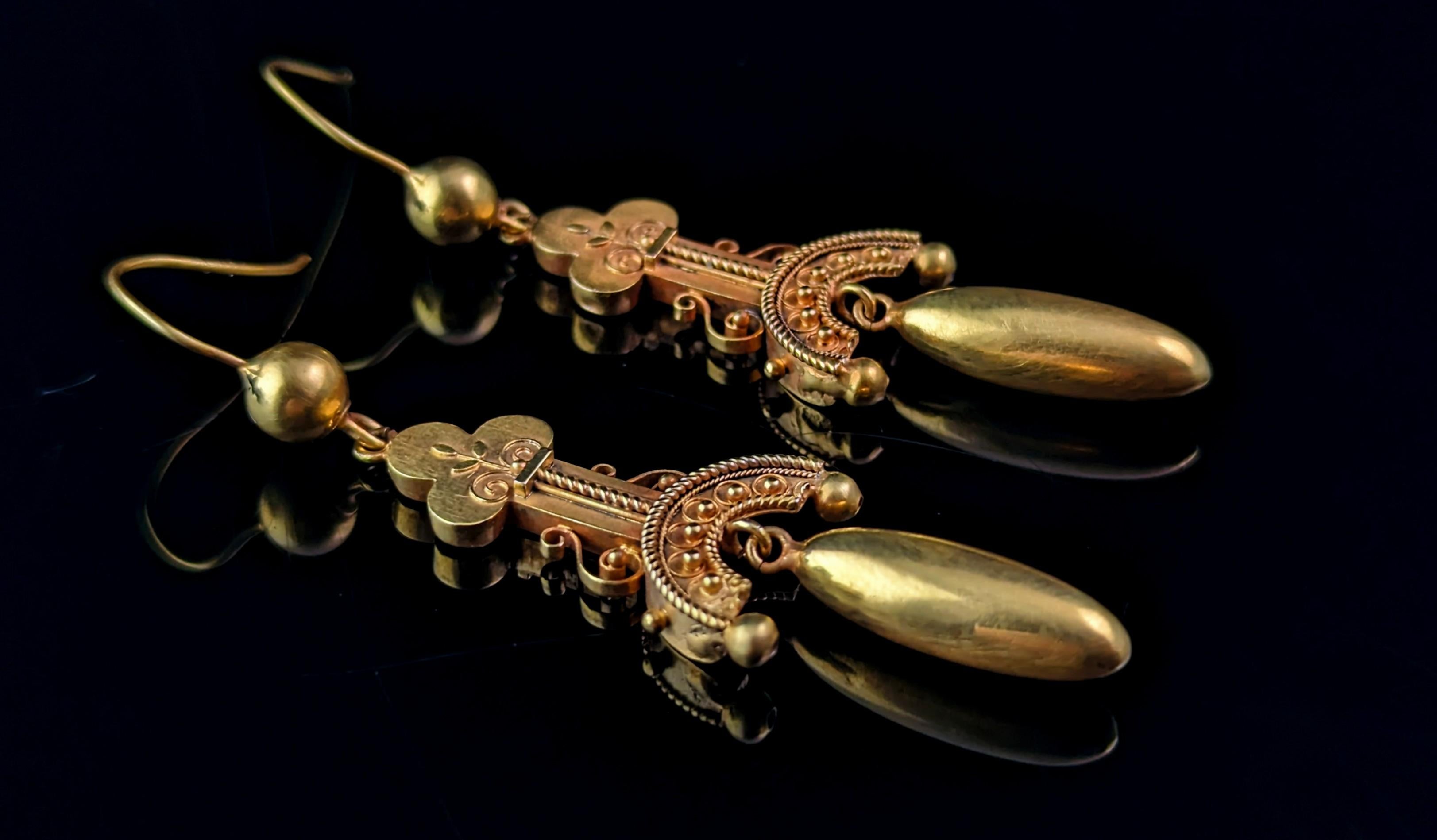 Antique Etruscan revival earrings, 15k yellow gold  In Good Condition For Sale In NEWARK, GB