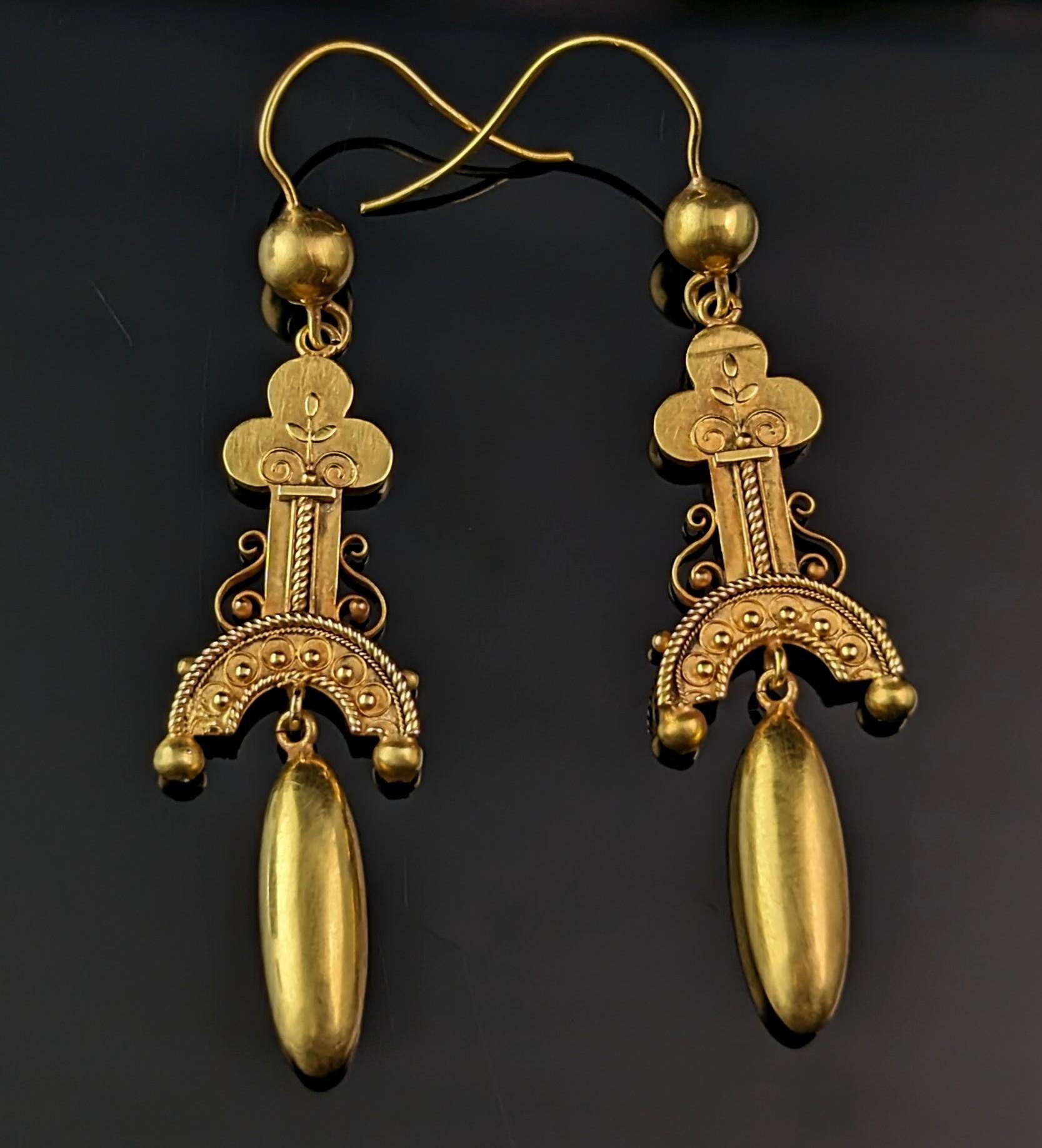 Antique Etruscan revival earrings, 15k yellow gold  In Good Condition For Sale In NEWARK, GB
