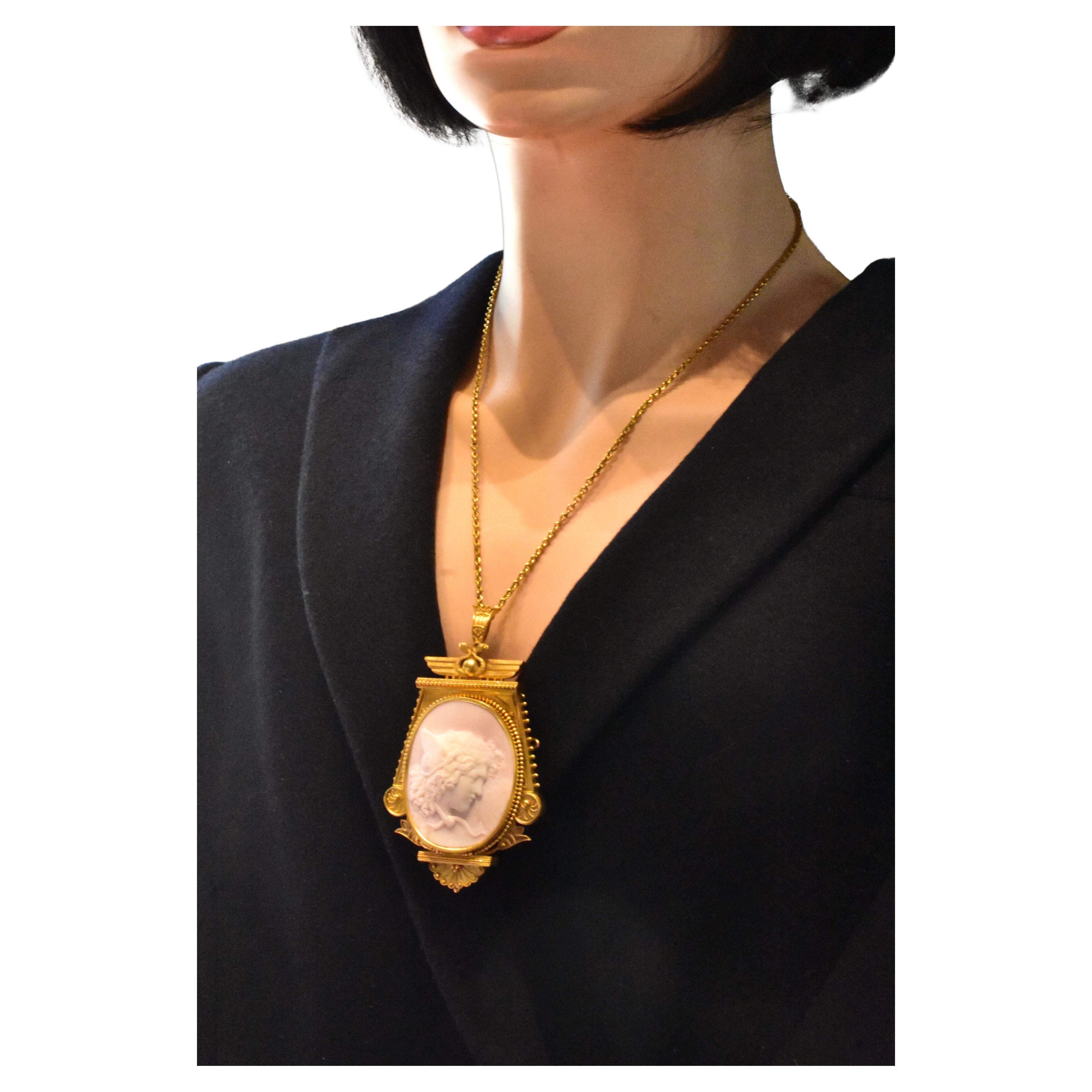 Antiguo broche/colgante de medusa de camafeo fino de renacimiento etrusco, c. 1875