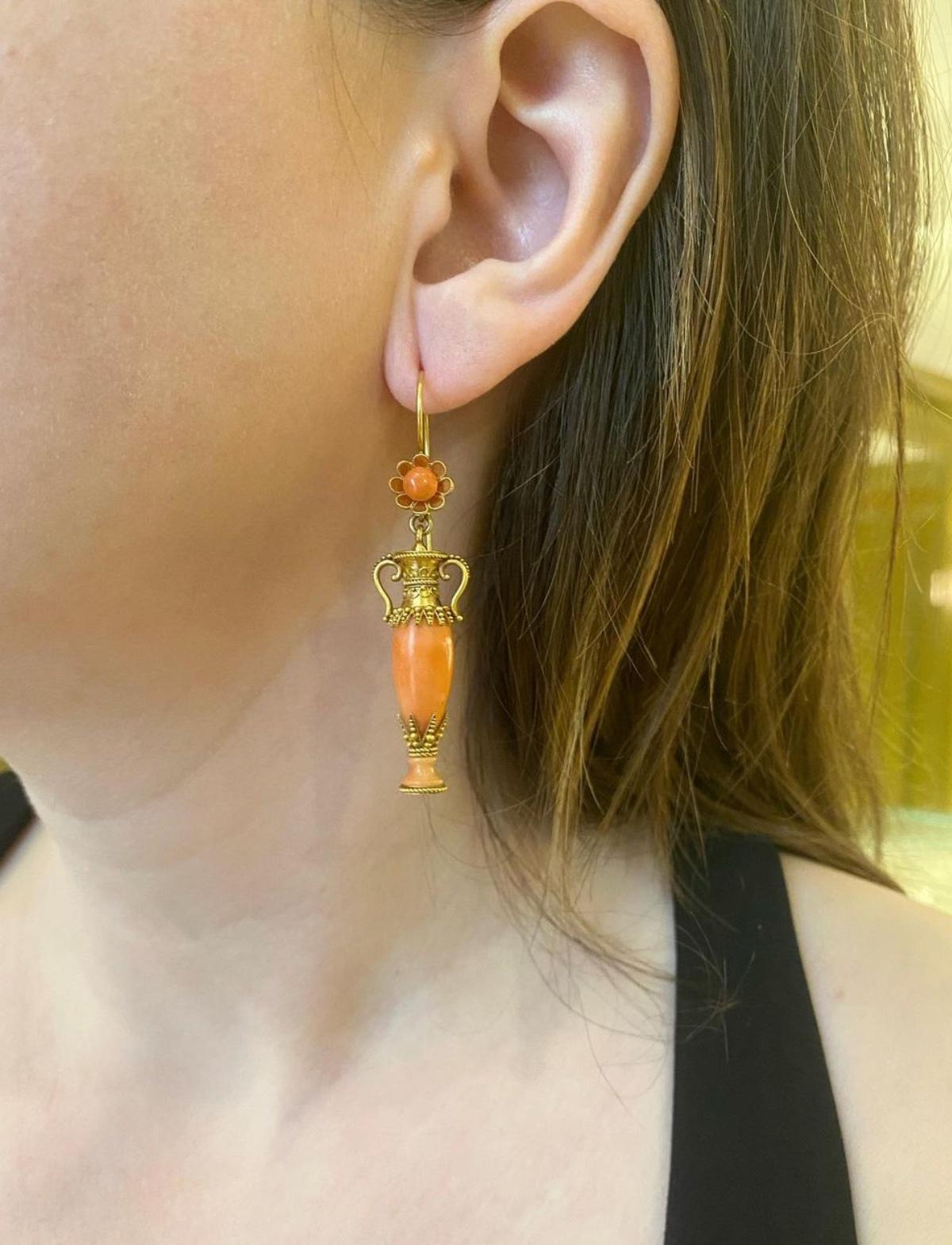 Antique Etruscan Revival Gold and Coral Earrings with Urn-Shaped Pendants In Good Condition For Sale In New York, NY