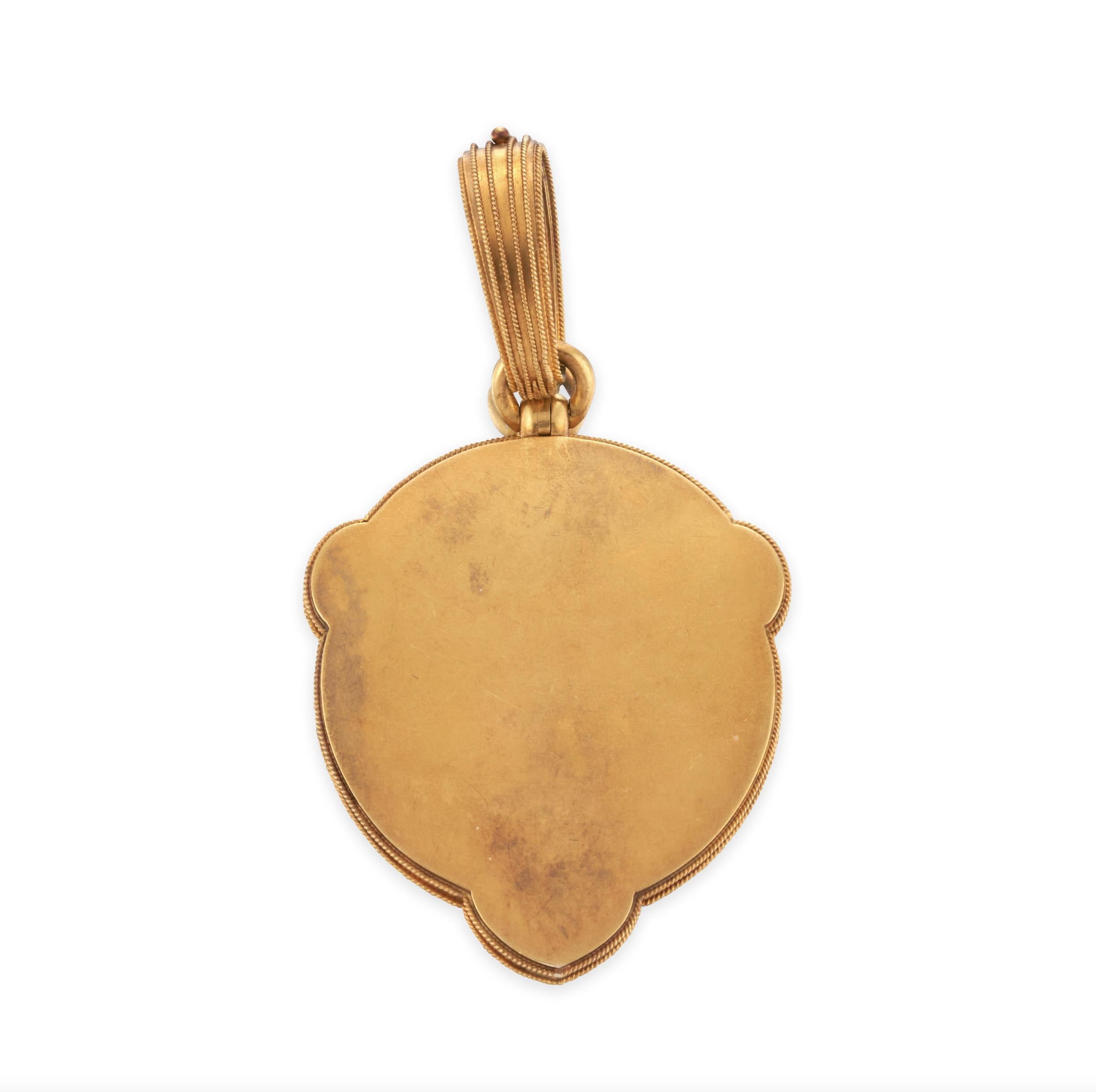 Médaillon ancien en or de style néo-étrusque Pour femmes en vente