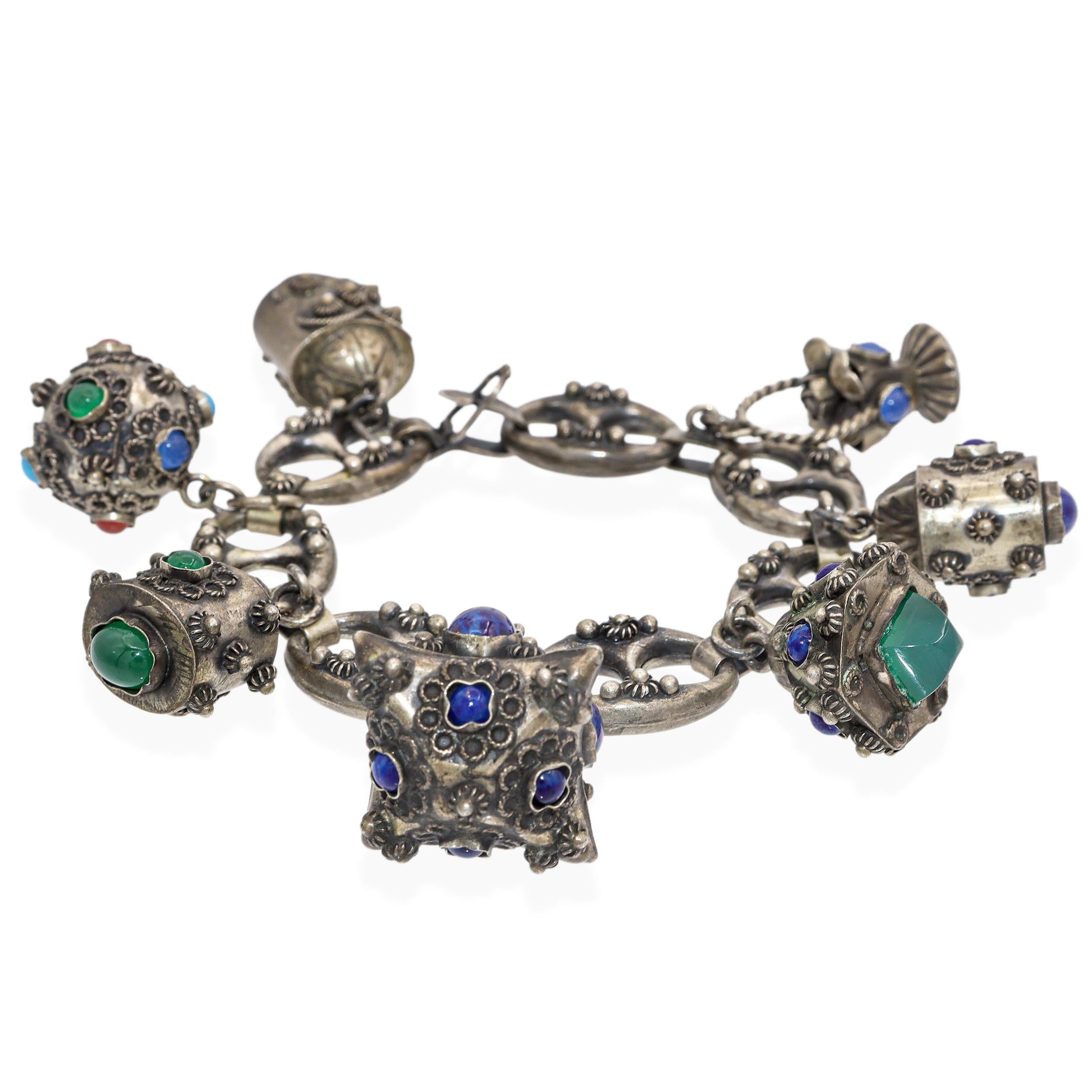 Bracelet à breloques en argent et pierres précieuses de la période étrusque antique Bon état - En vente à New York, NY