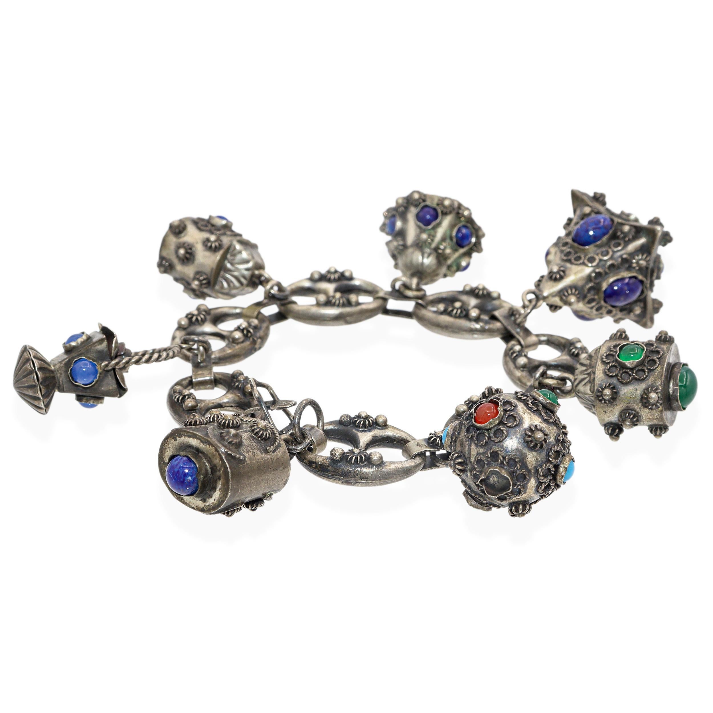Bracelet à breloques en argent et pierres précieuses de la période étrusque antique Unisexe en vente