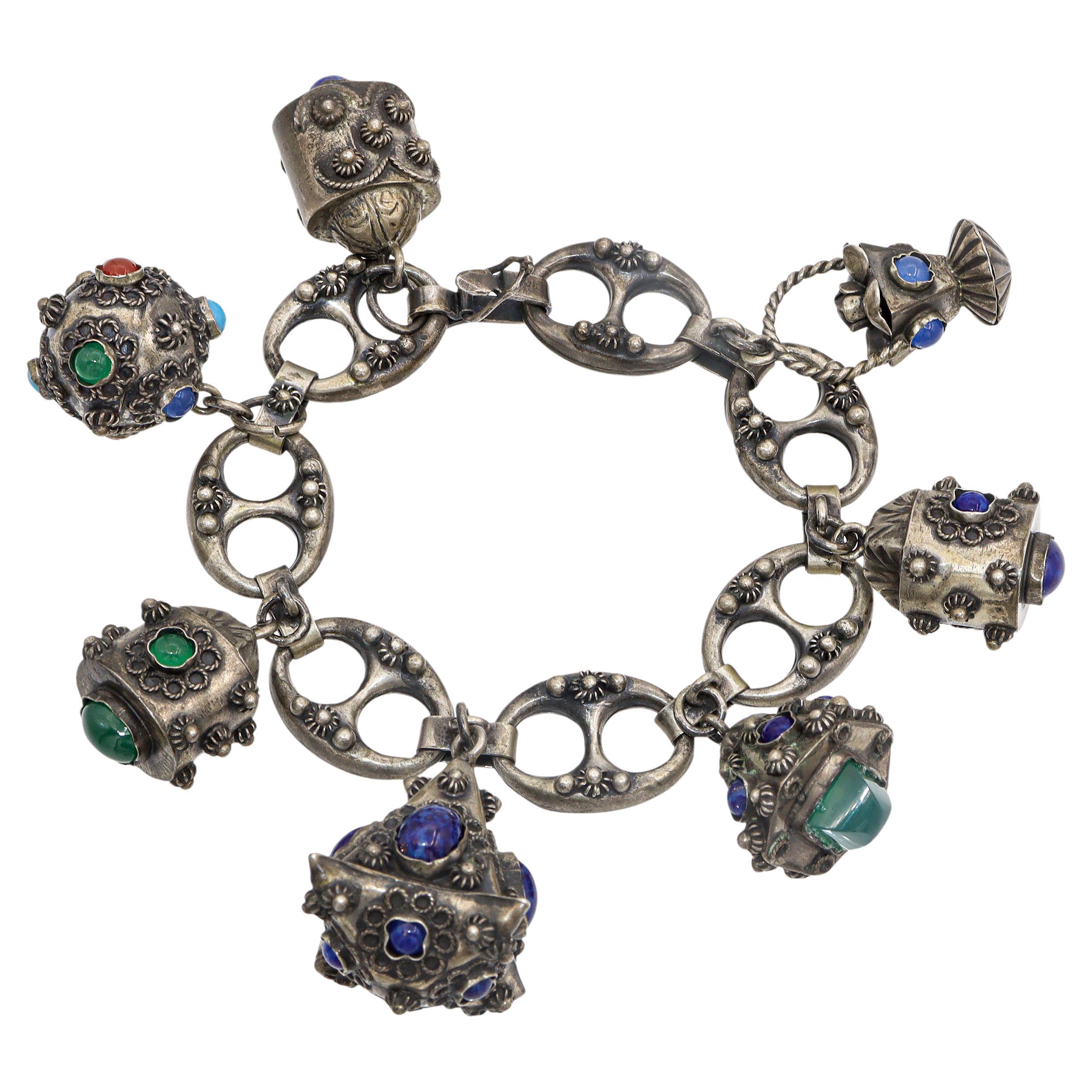 Bracelet à breloques en argent et pierres précieuses de la période étrusque antique