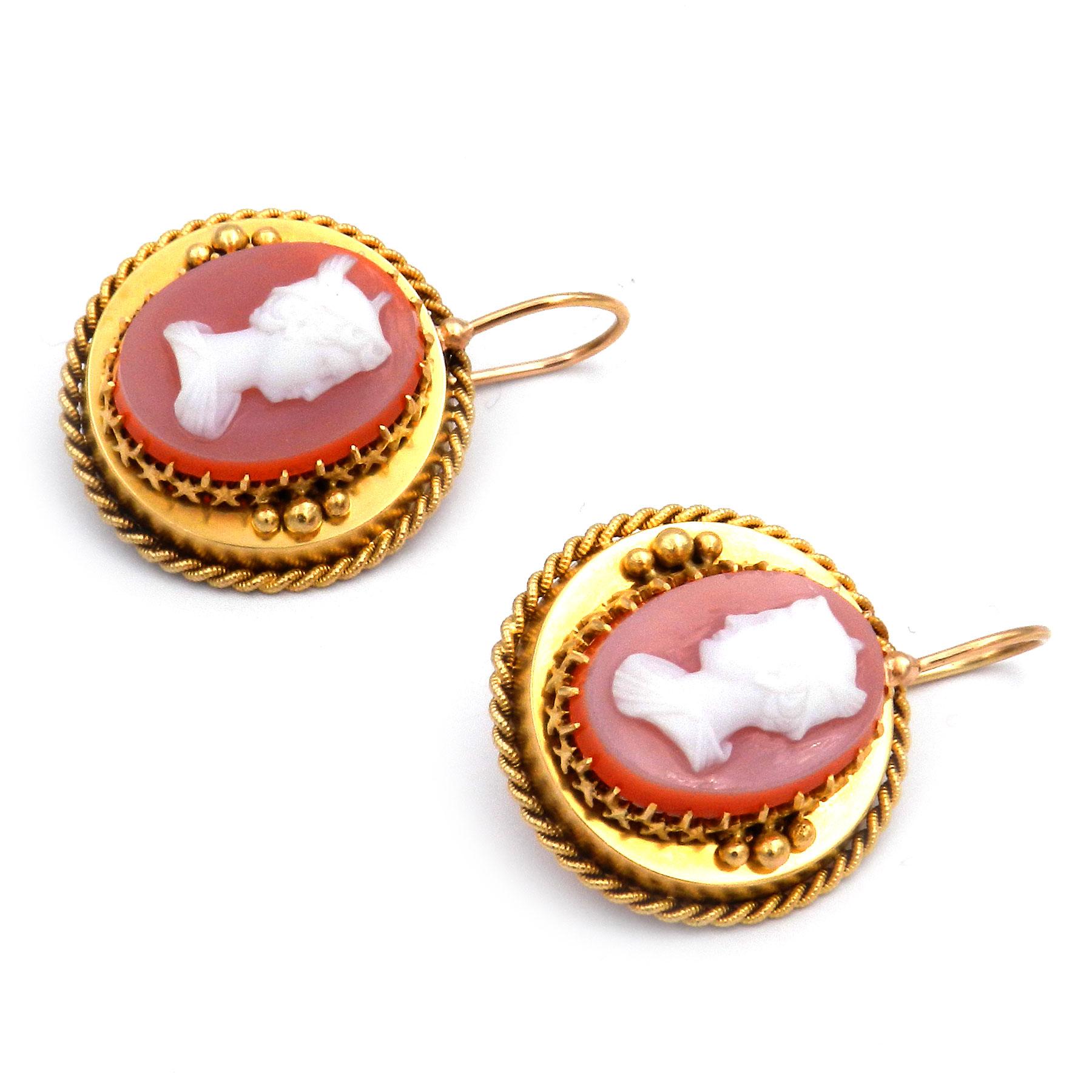 Etruscan Revival Antique Etruscan Style Agate Cameo Gold Earrings circa 1860 For Sale