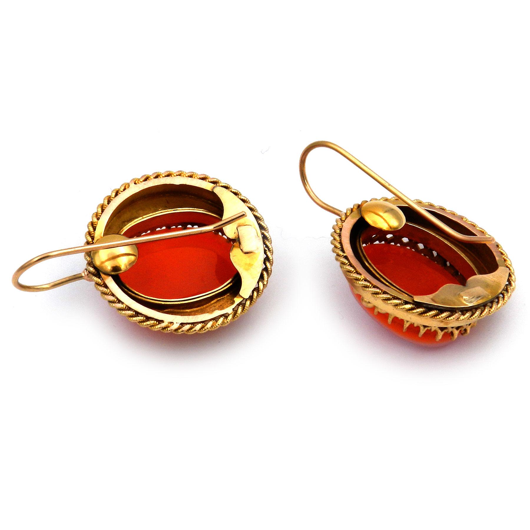 Women's Antique Etruscan Style Agate Cameo Gold Earrings circa 1860 For Sale