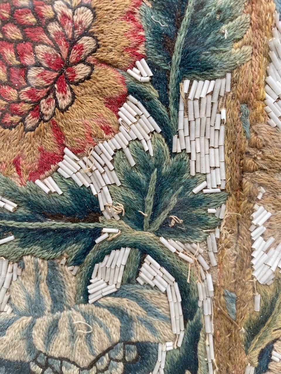 Fragment de broderie européenne antique du 17e siècle de Bobyrug en vente 2