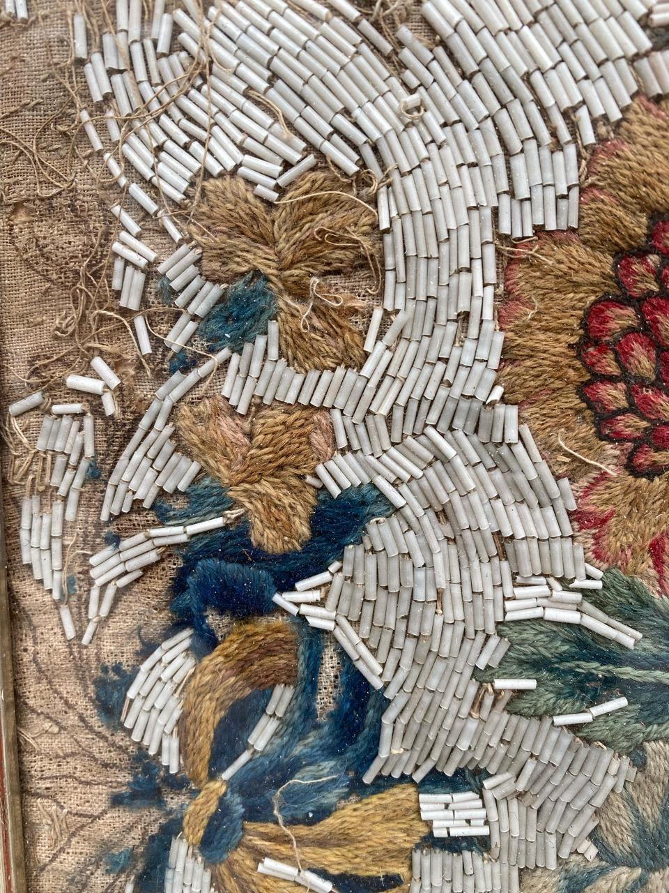 Fragment de broderie européenne antique du 17e siècle de Bobyrug en vente 5