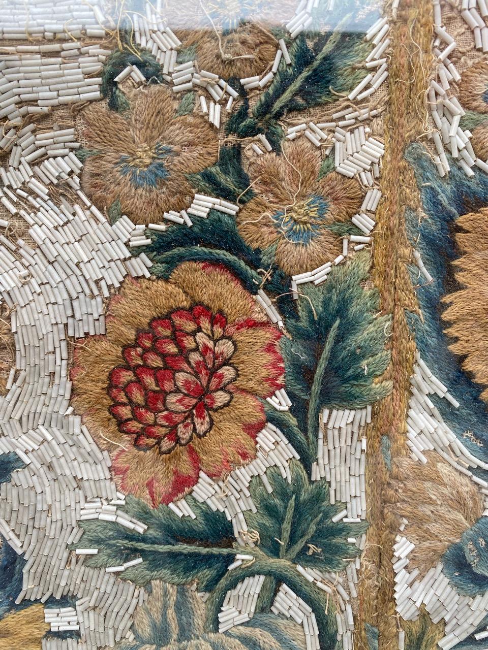 Aubusson Fragment de broderie européenne antique du 17e siècle de Bobyrug en vente