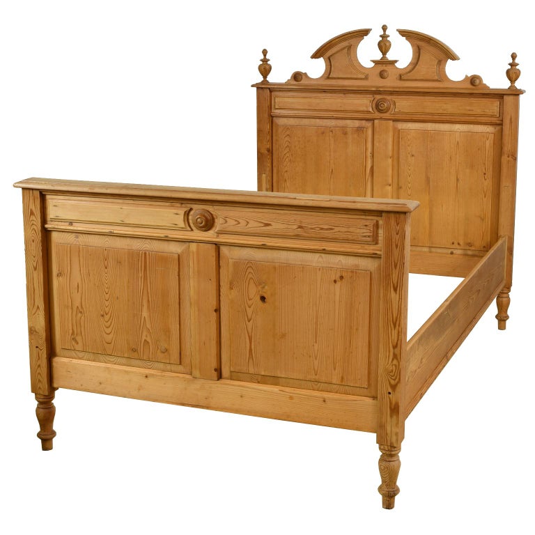 Antique European Bed in Pine, German Grunderzeit Period, circa 1880 For