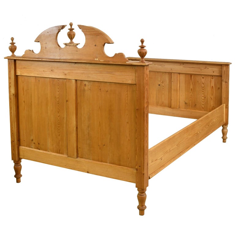 Antique European Bed in Pine, German Grunderzeit Period, circa 1880 For
