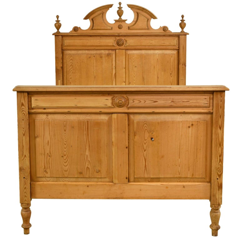 Antique European Bed in Pine, German Grunderzeit Period, circa 1880 For